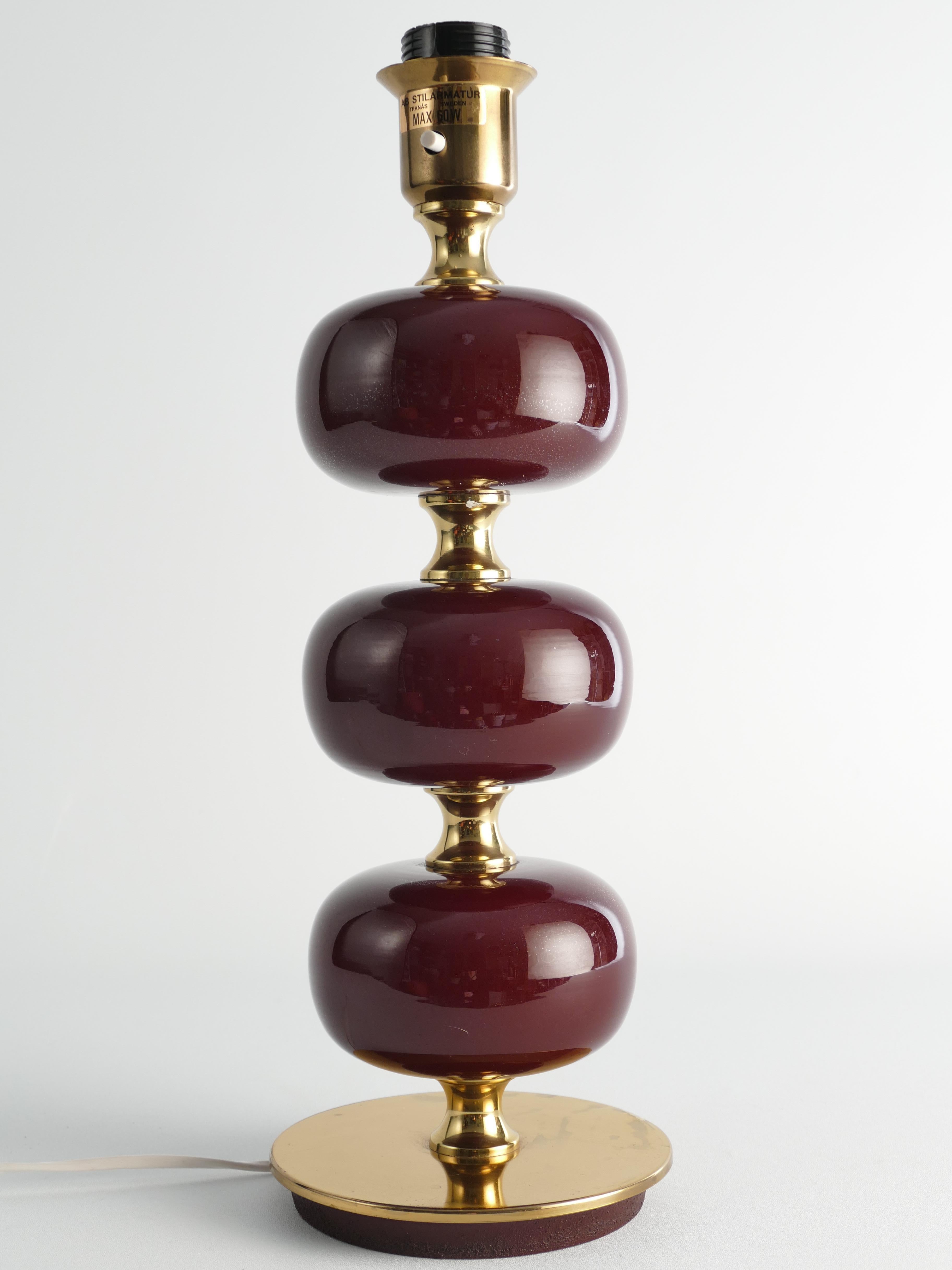 Scandinavian Modern Burgundy Red Glass and Brass Table Lamp Tranås Stilarmatur, 1960s For Sale