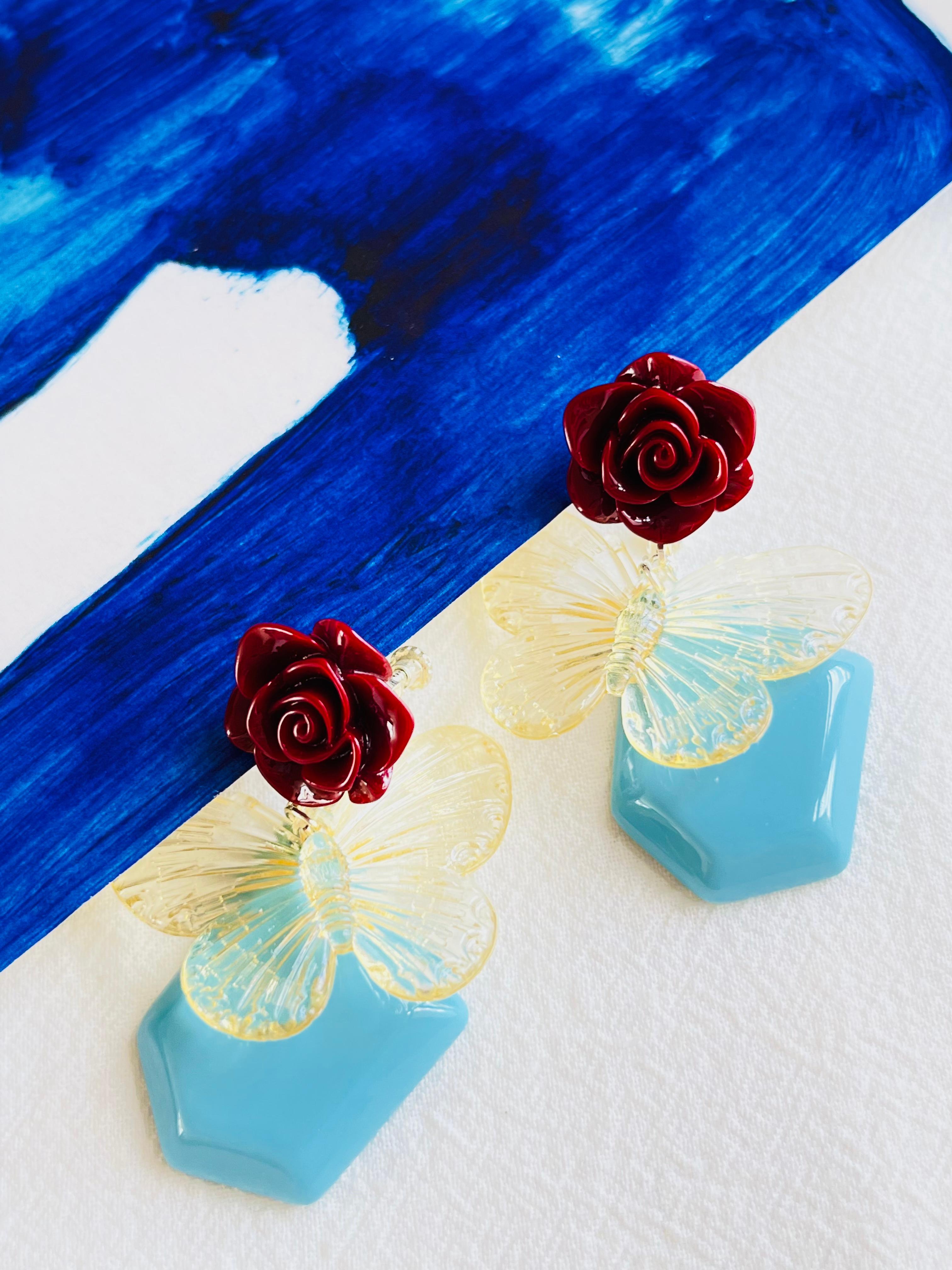 Ciondolo rosso borgogna rosa blu cielo Farfalla chiara Orecchini a clip eleganti In condizioni Nuovo in vendita a Wokingham, England