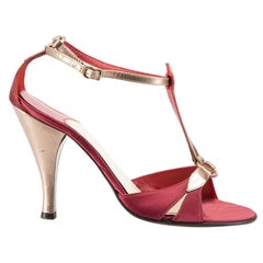 Burgunderfarbene Satin-Sandalen mit T-Riemen Größe IT 38