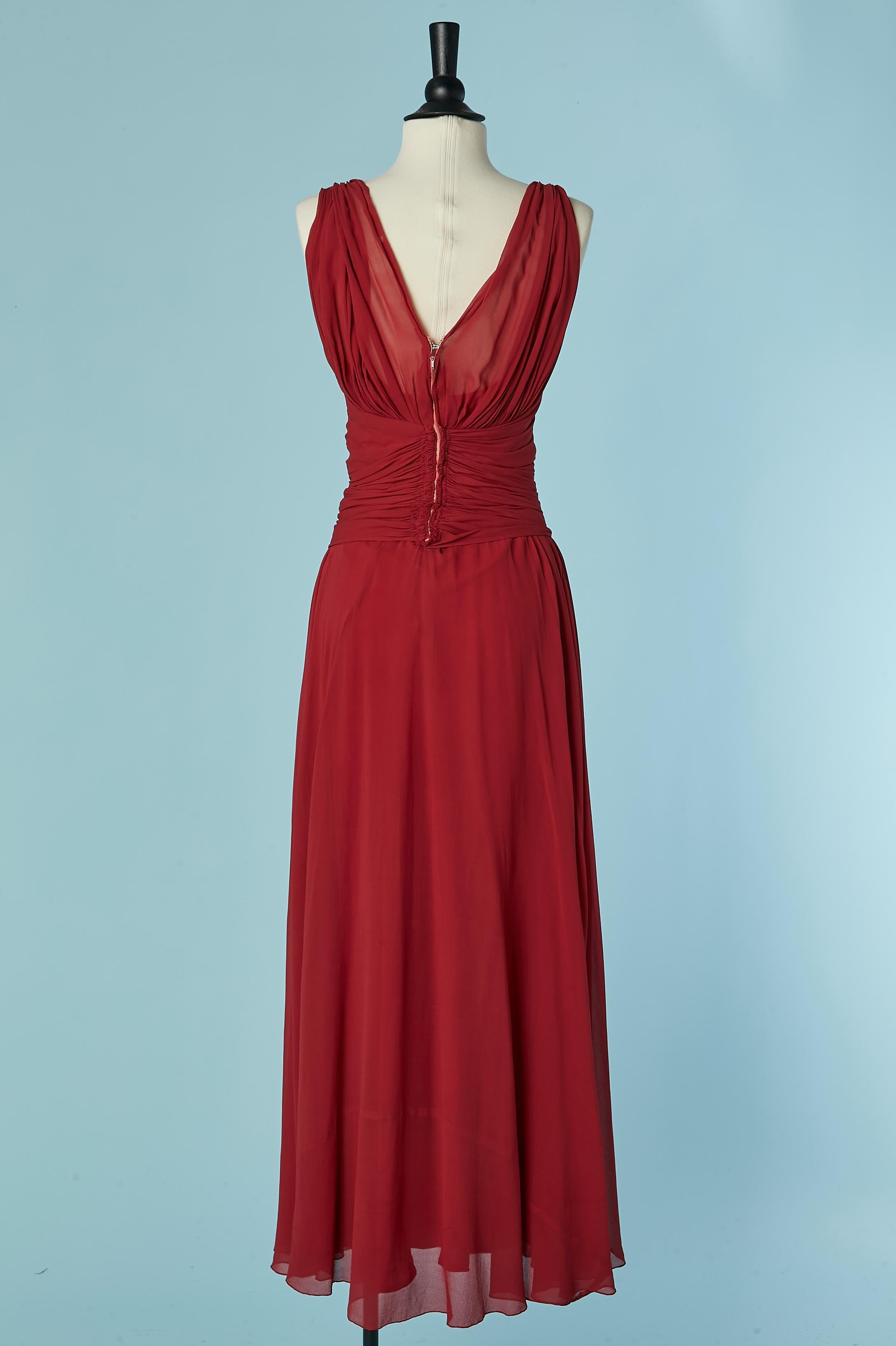 Burgunderfarbenes, drapiertes Abendkleid aus Seidenchiffon CIRCA 1930 Damen im Angebot