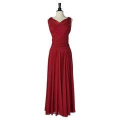 Burgunderfarbenes, drapiertes Abendkleid aus Seidenchiffon CIRCA 1930