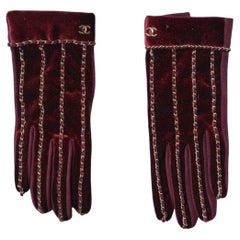 Burgundy silk velvet and suede gloves with gold metallic chains Chanel 