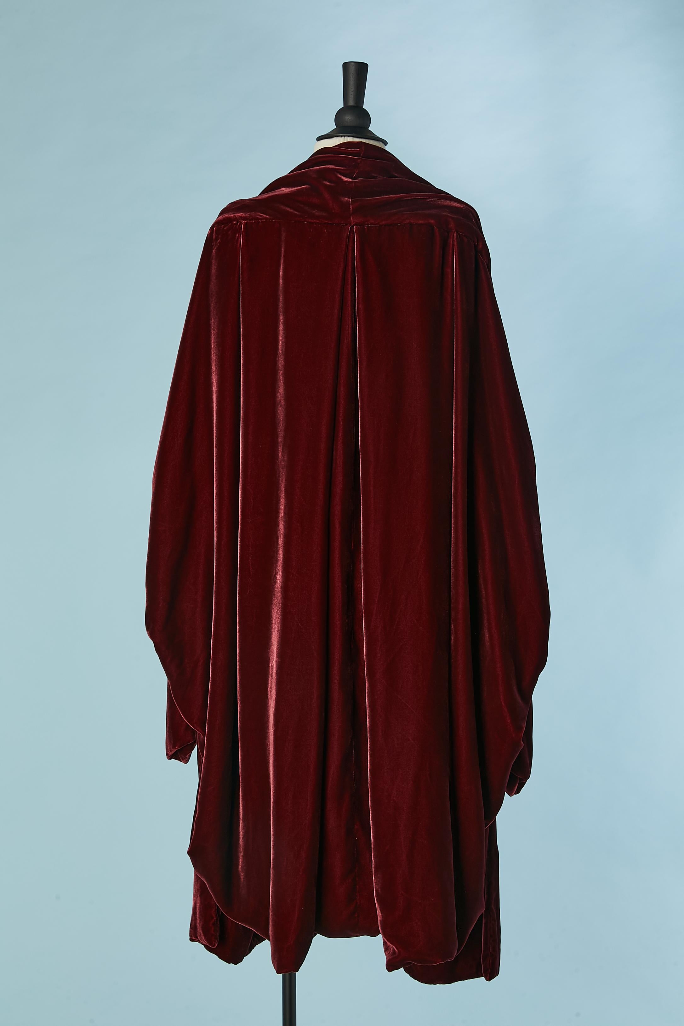 Burgunderfarbener Mantel aus Seidensamt Opéra  Damen im Angebot