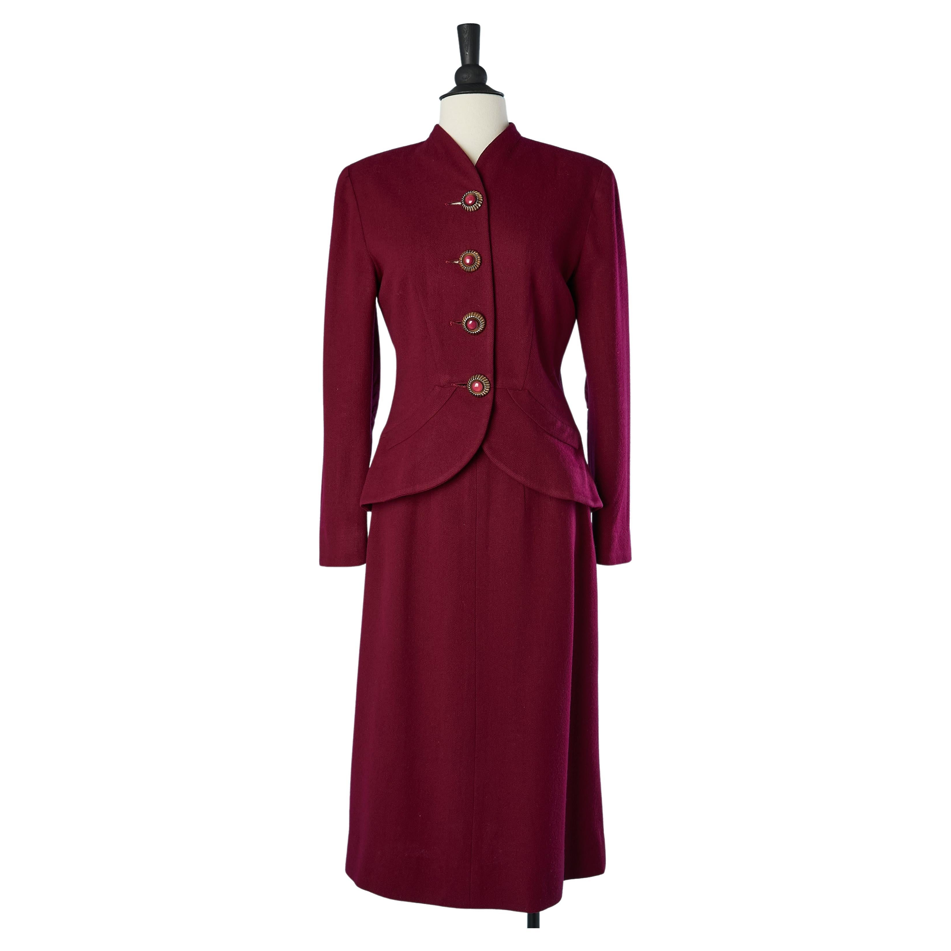 Burgundy skirt-suit in wool with jewellery buttons Circa 1940/50