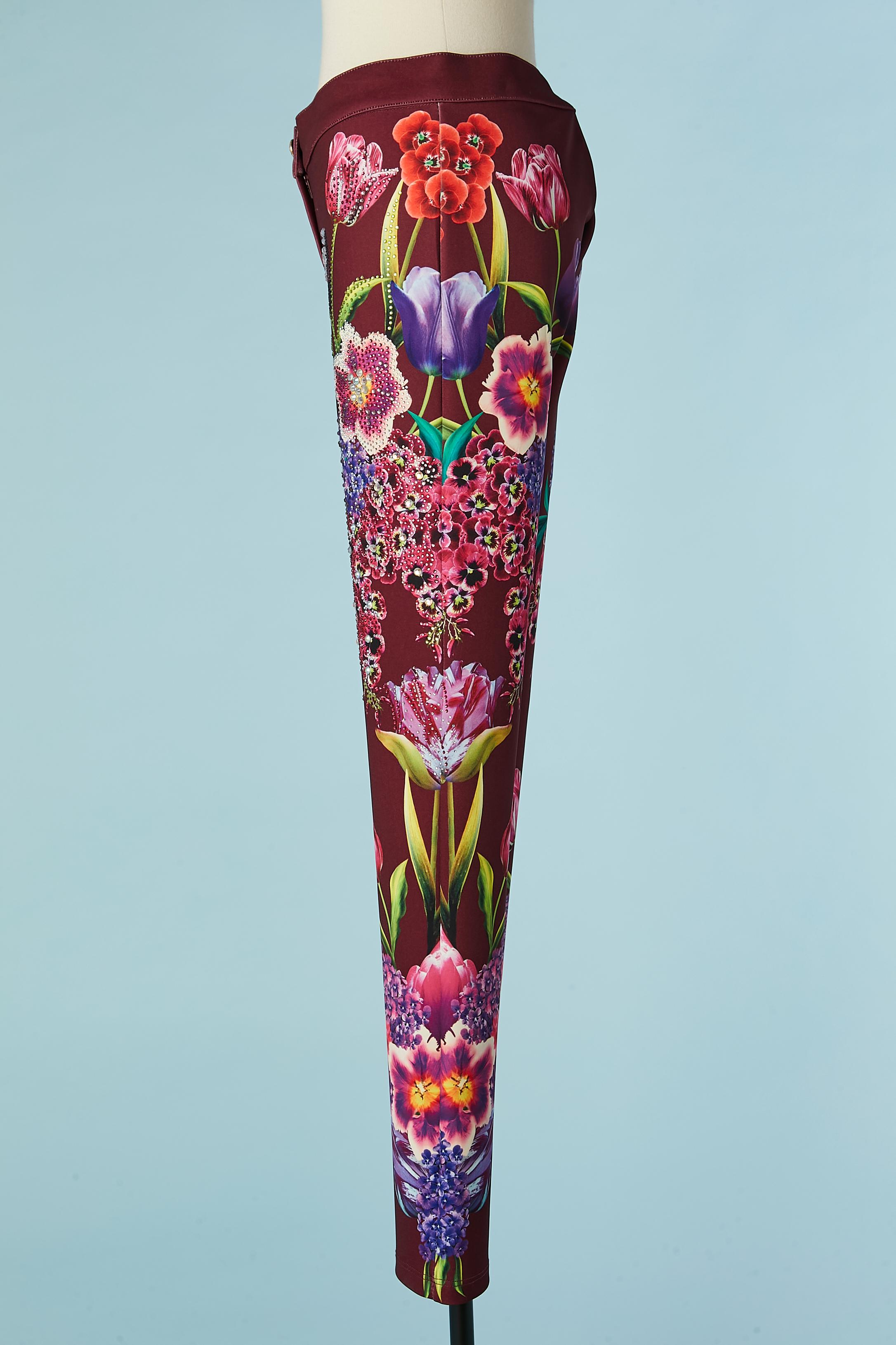 Pantalon bourgogne avec imprimé floral et strass Gai Mattiolo Love to Love  en vente 1