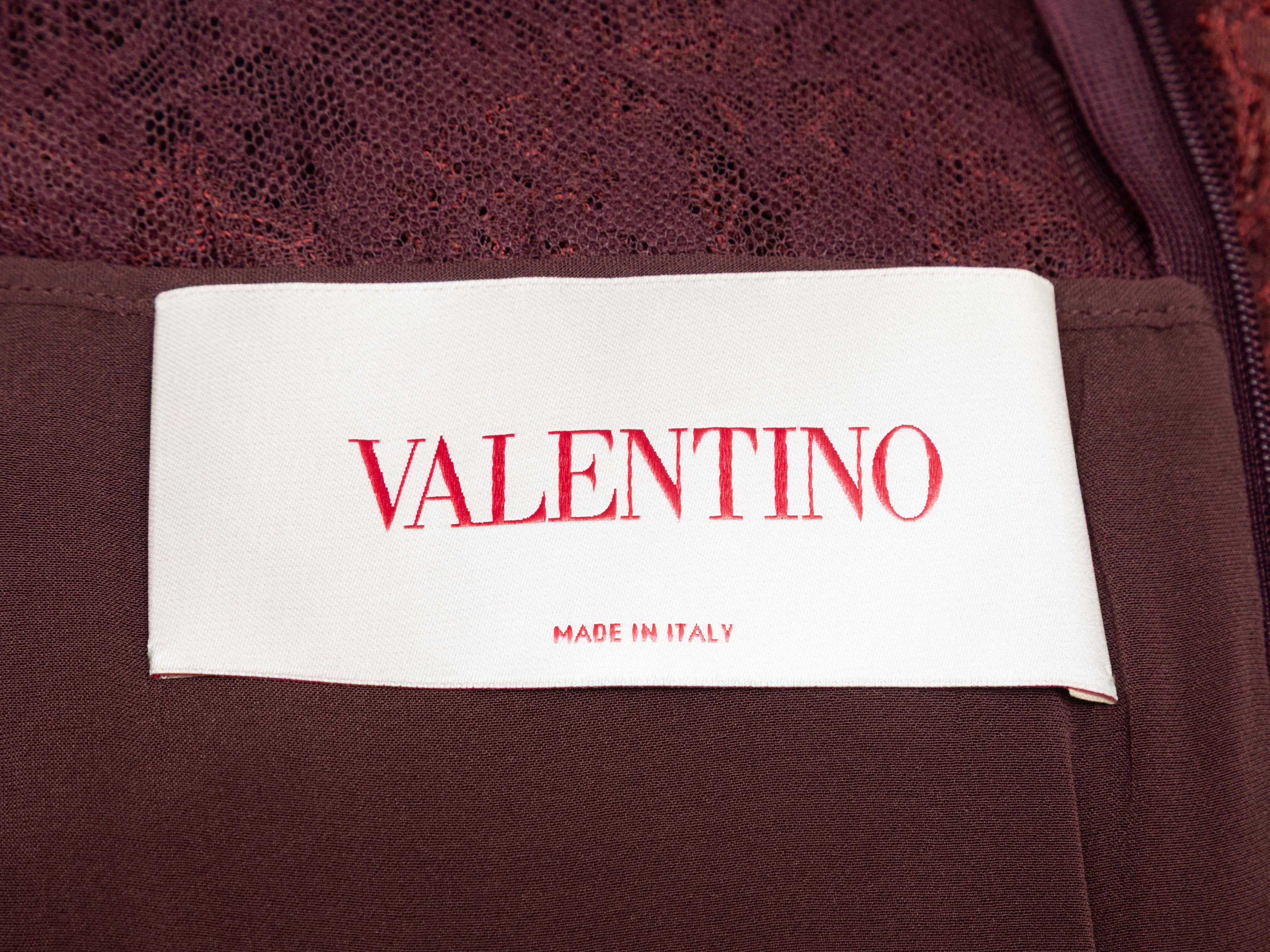 Vestido midi de encaje sin mangas Valentino burdeos talla US 4 en Bueno estado para la venta en New York, NY
