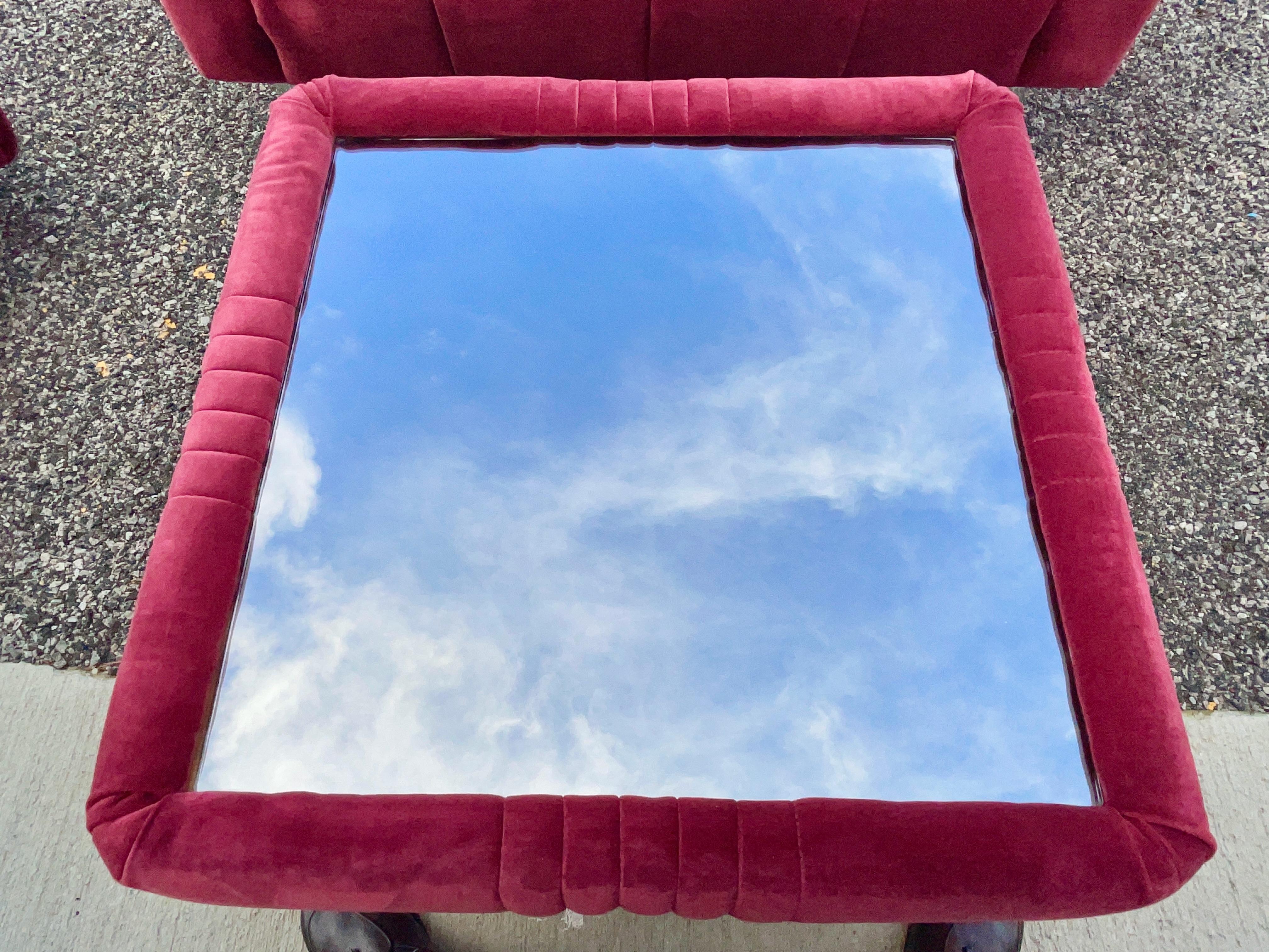 Groupe de sièges et de tables en velours bourgogne et chrome en vente 6