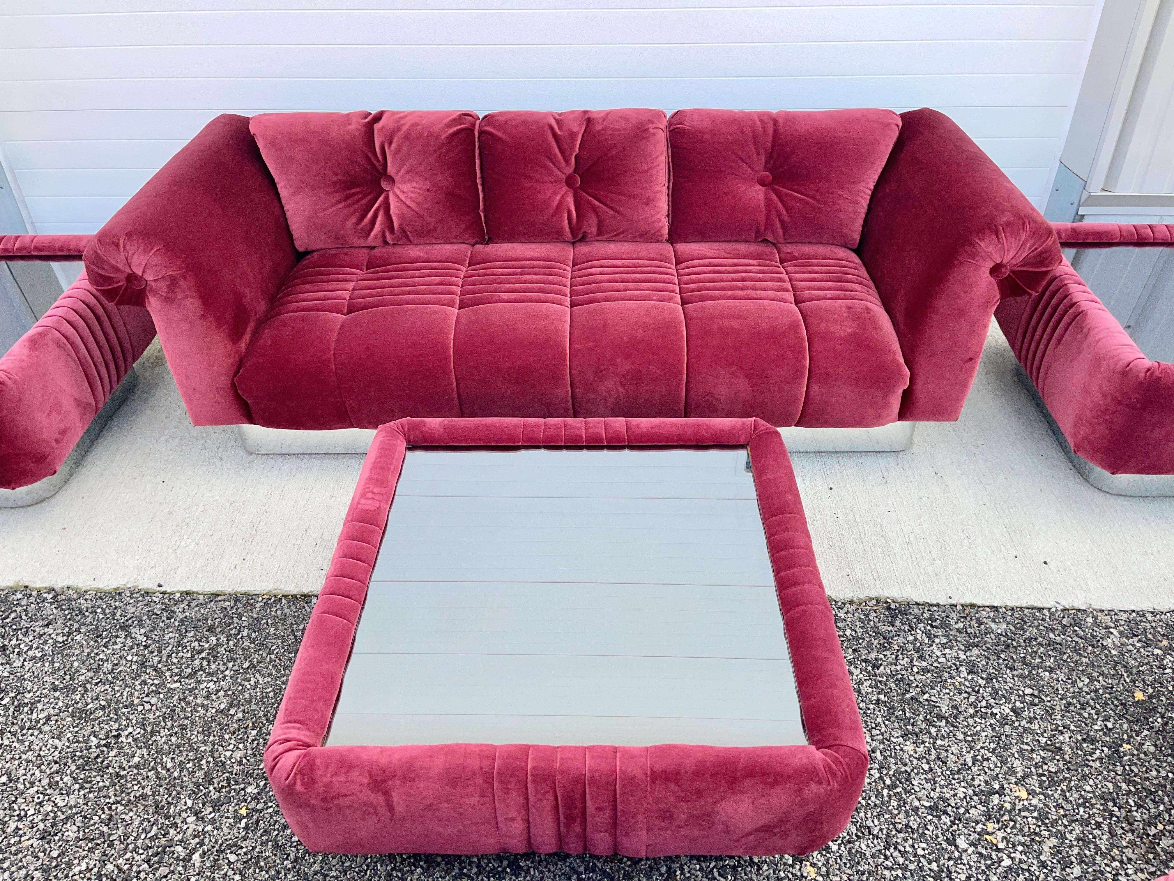 Groupe de sièges et de tables en velours bourgogne et chrome en vente 1