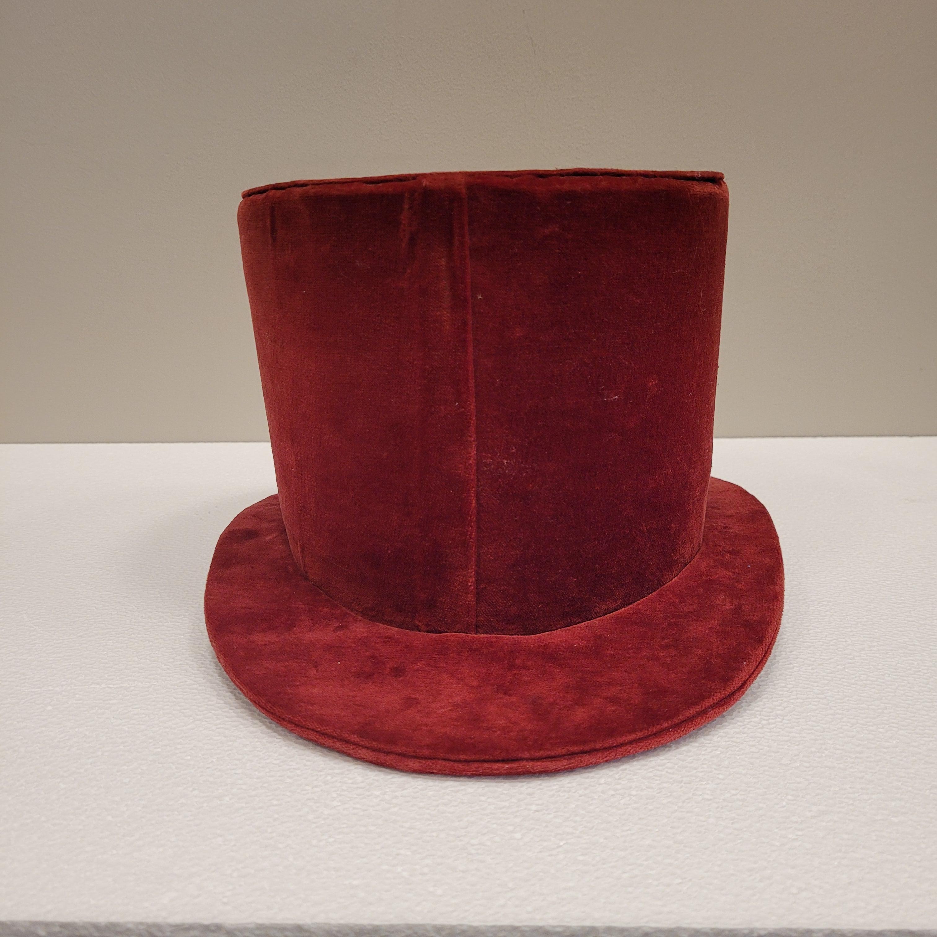 Burgundy velvet top hat, pp. s. XX – France For Sale 8