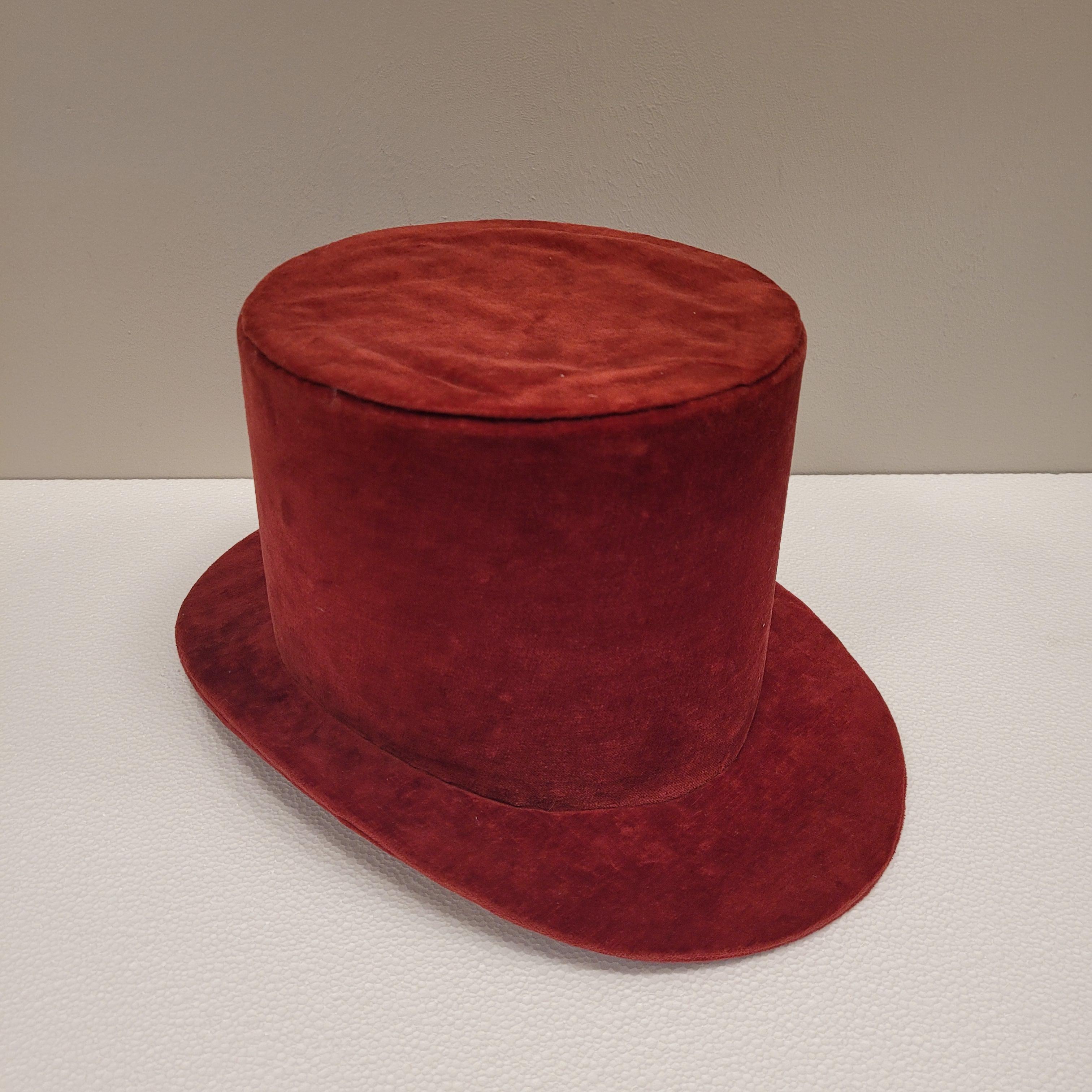 Burgundy velvet top hat, pp. s. XX – France For Sale 11