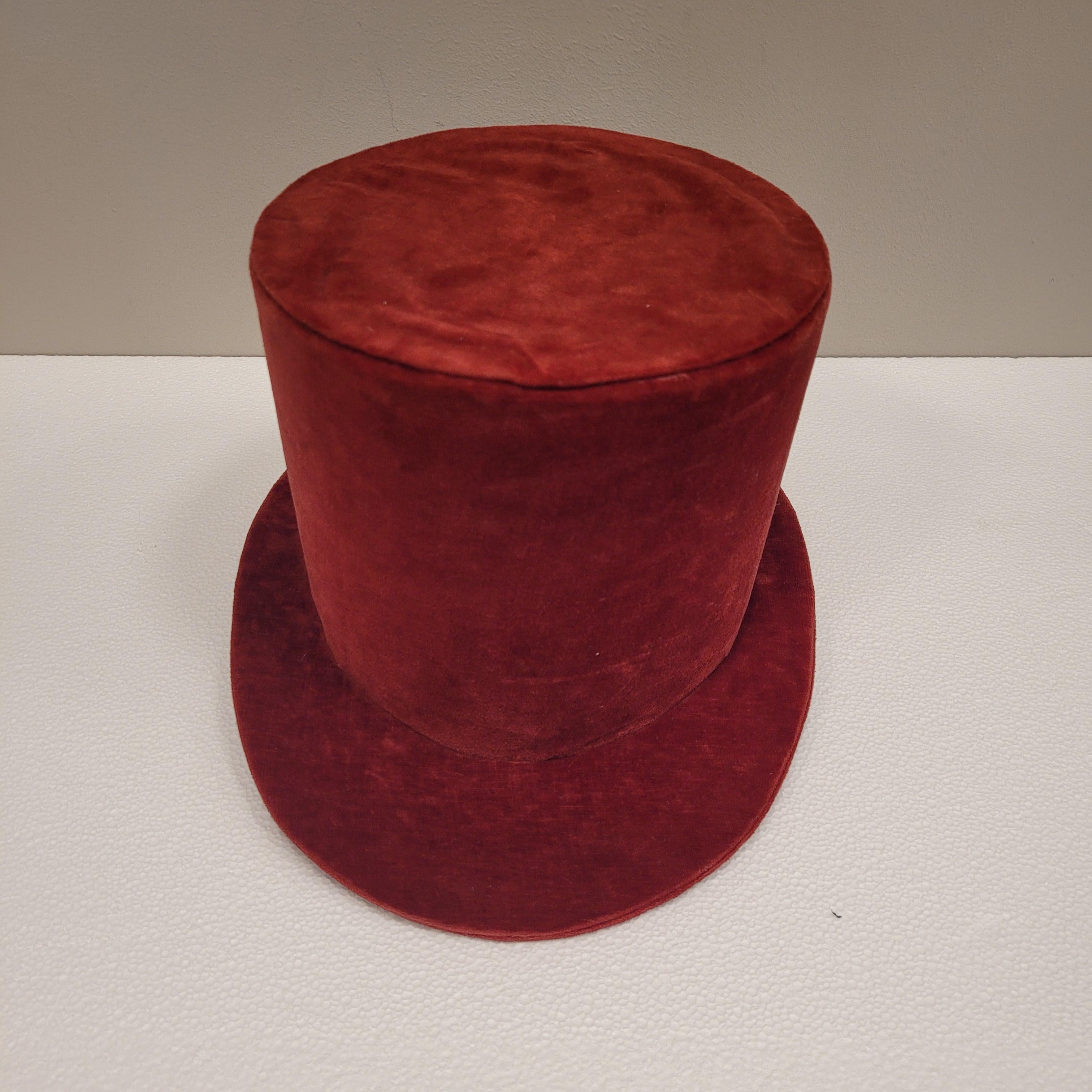Burgundy velvet top hat, pp. s. XX – France For Sale 3
