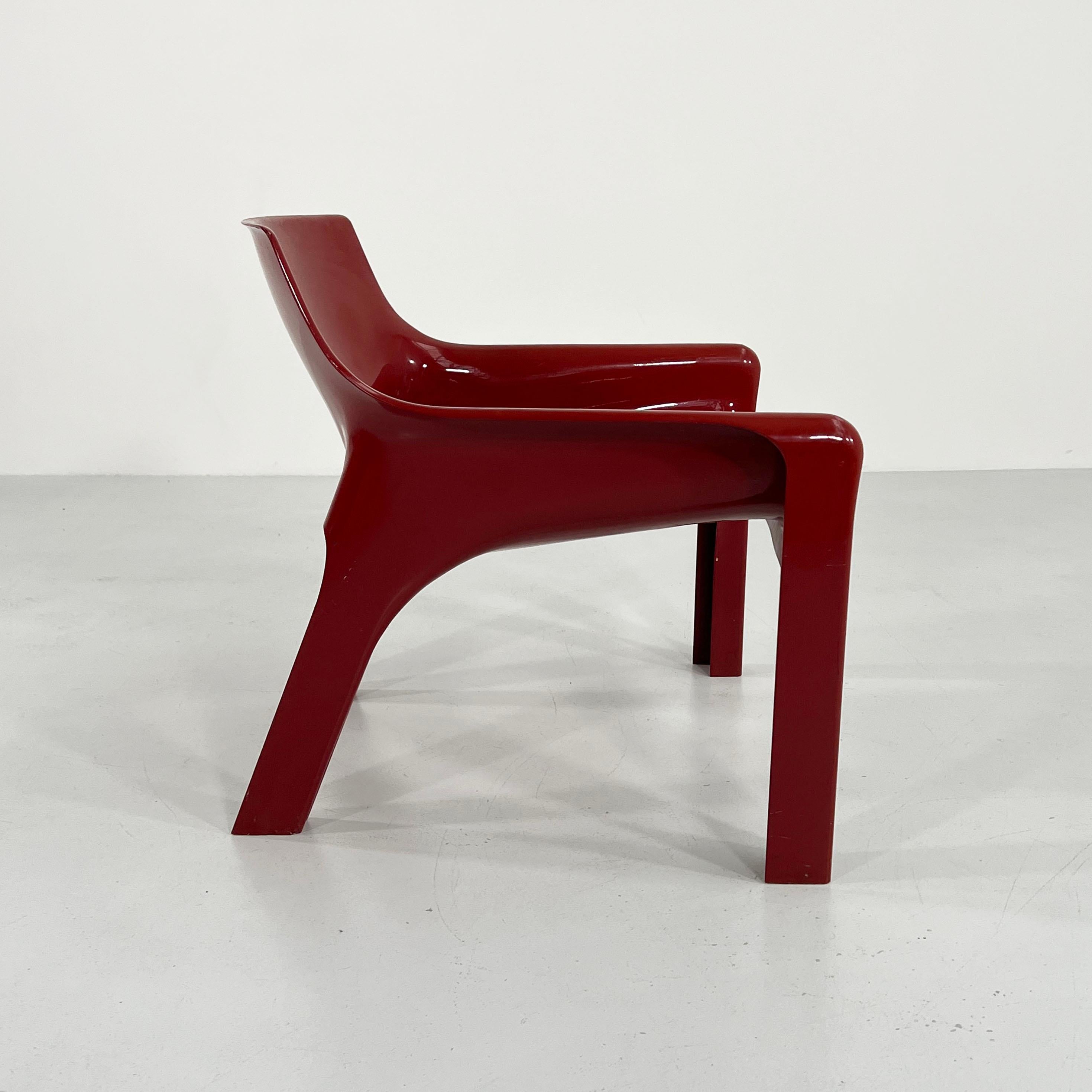 Burgundy Vicario Lounge Chair by Vico Magistretti for Artemide, 1970s In Good Condition In Ixelles, Bruxelles