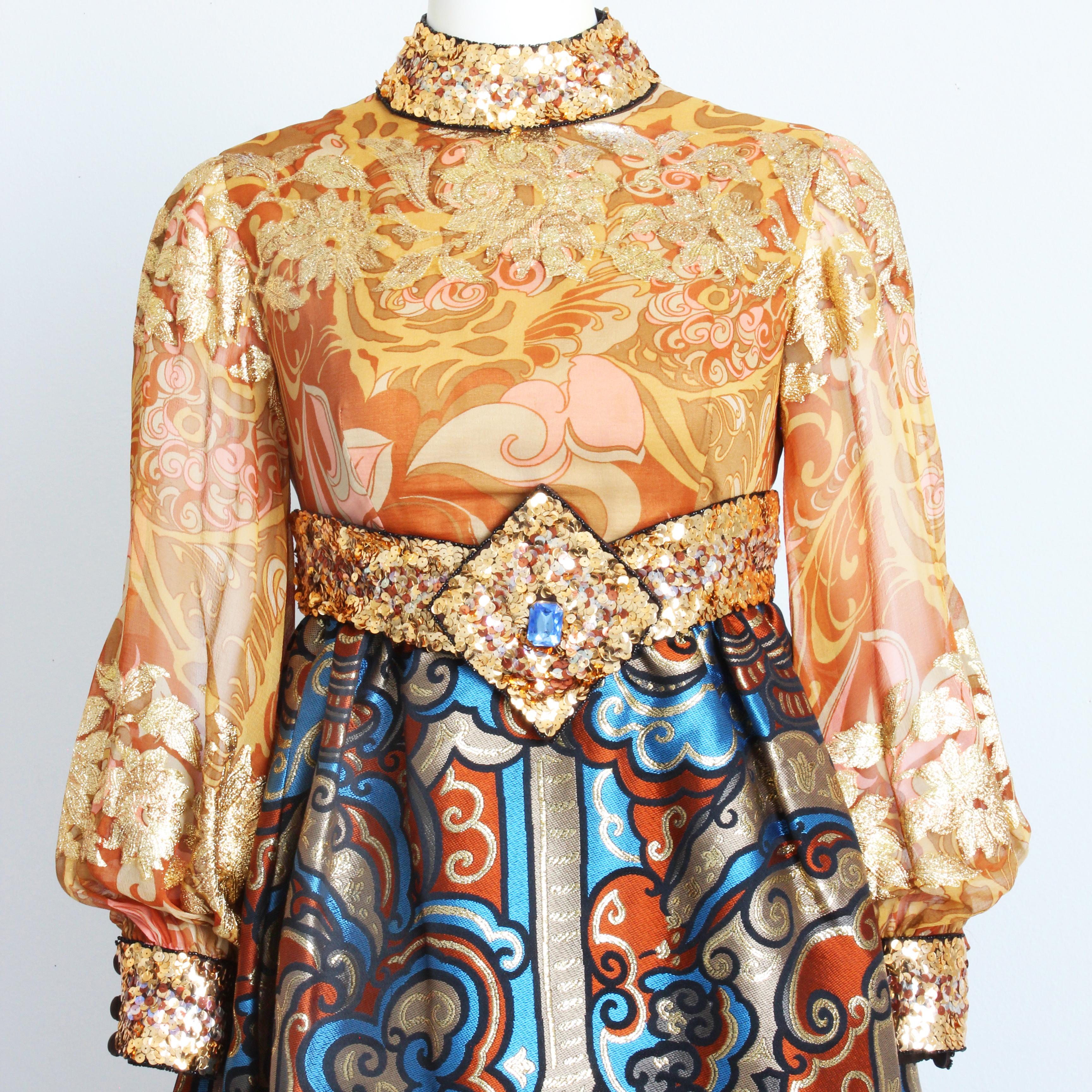 Burke Amey Abendkleid aus Seidenbrokat-Wandteppich mit Blumenmuster und Fantasie, Vintage 70er Jahre im Angebot 1