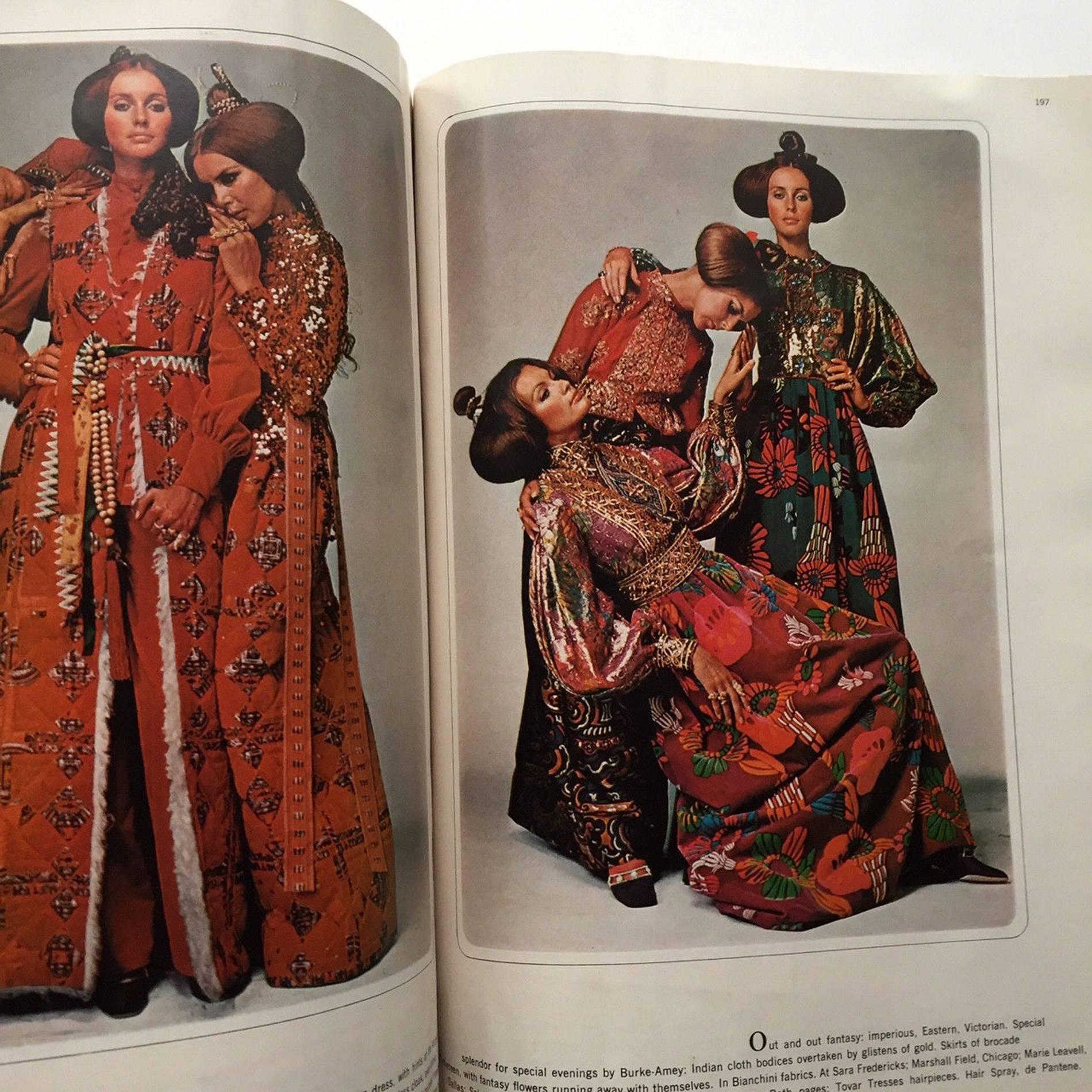 Abito da sera Burke-Amey in seta Broccato Arazzo Fantasia Floreale Vintage anni '70 in vendita 9