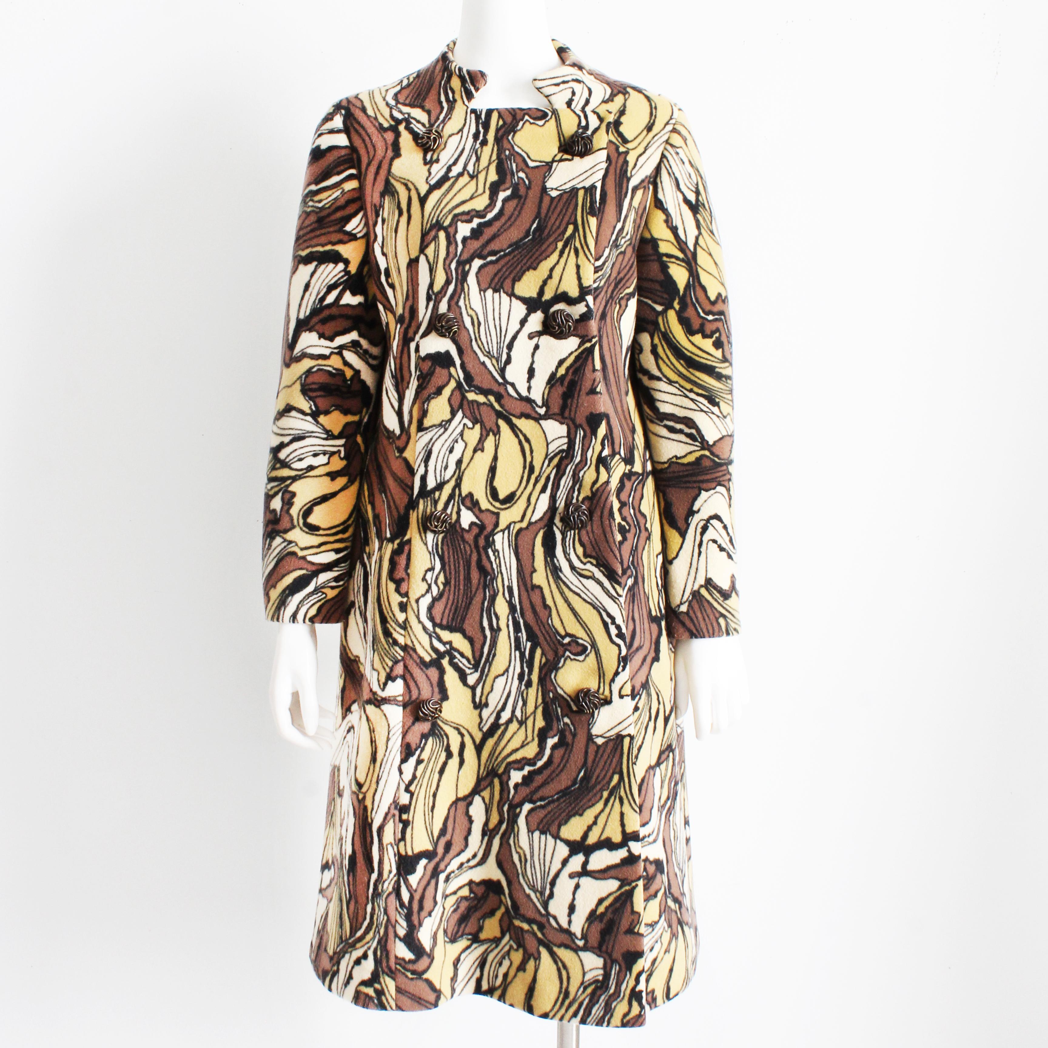 Women's Burke-Amey Wool Coat Warp Print by Tzaims Luksus Mod Cut Out Collar Vintage 60s For Sale