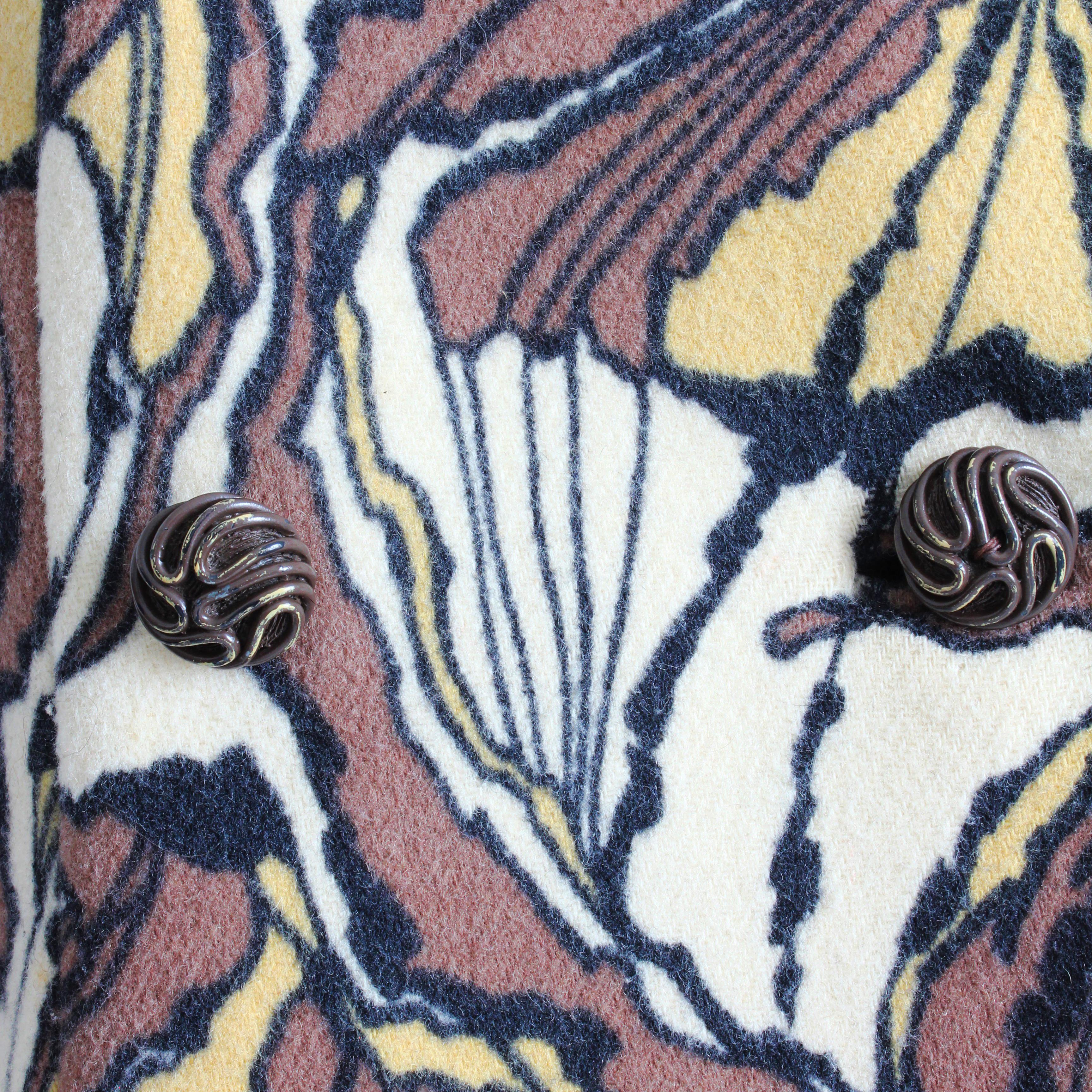 Burke-Amey Wool Coat Warp Print by Tzaims Luksus Mod Cut Out Collar Vintage 60s For Sale 1