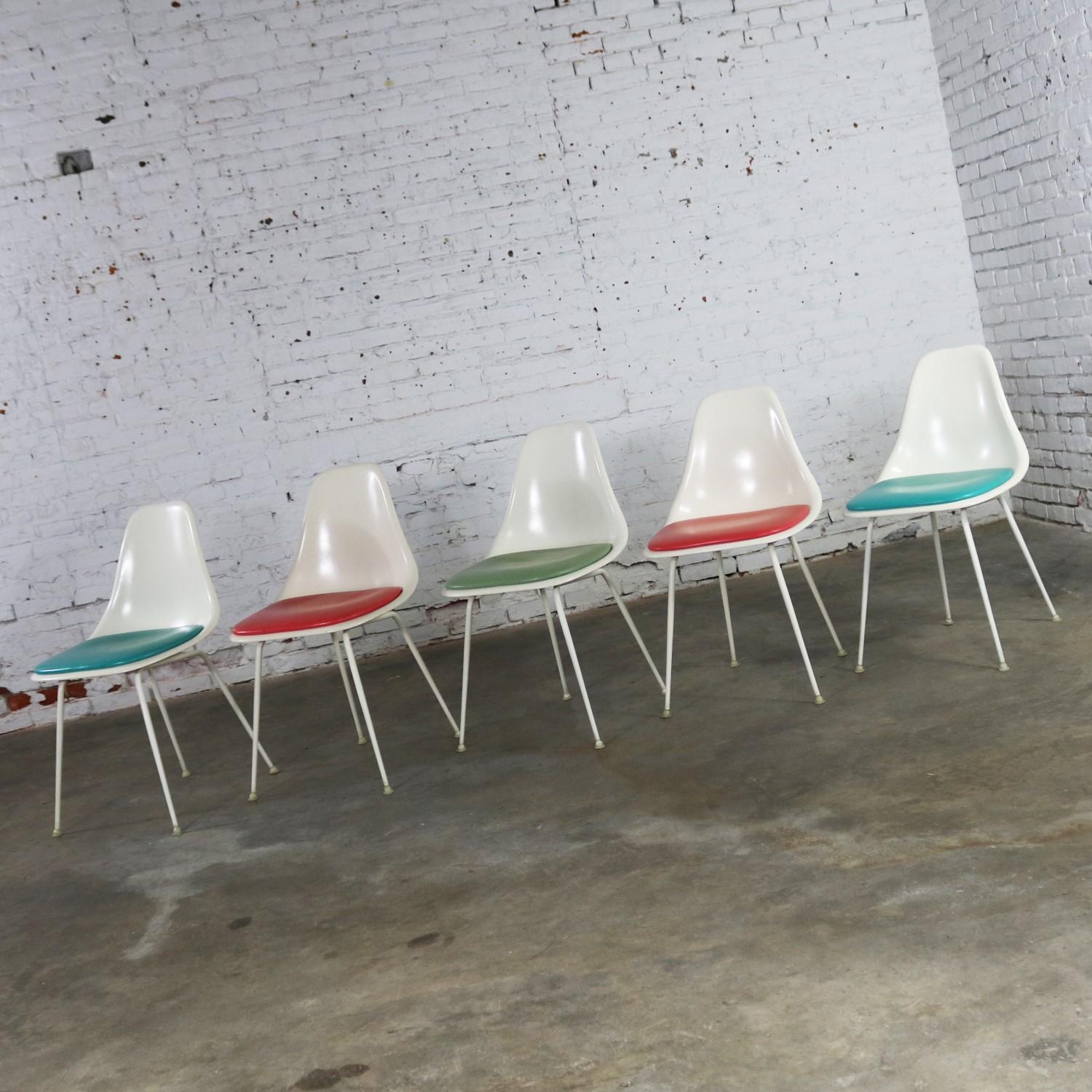 Burke Fiberglass #103 Shell Chairs with Padded Seats Set of 5 Mid-Century Modern In Good Condition In Topeka, KS