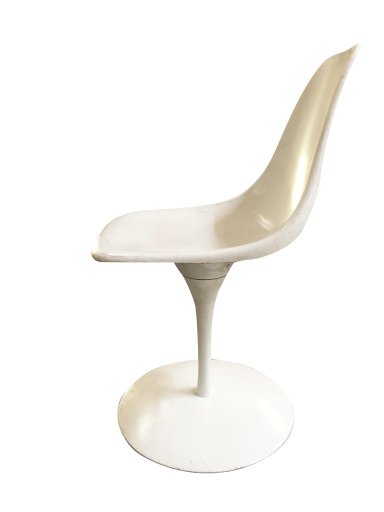 Mid-Century Modern Burke Saarinen Style Tulip Chair, circa 1965 For Sale