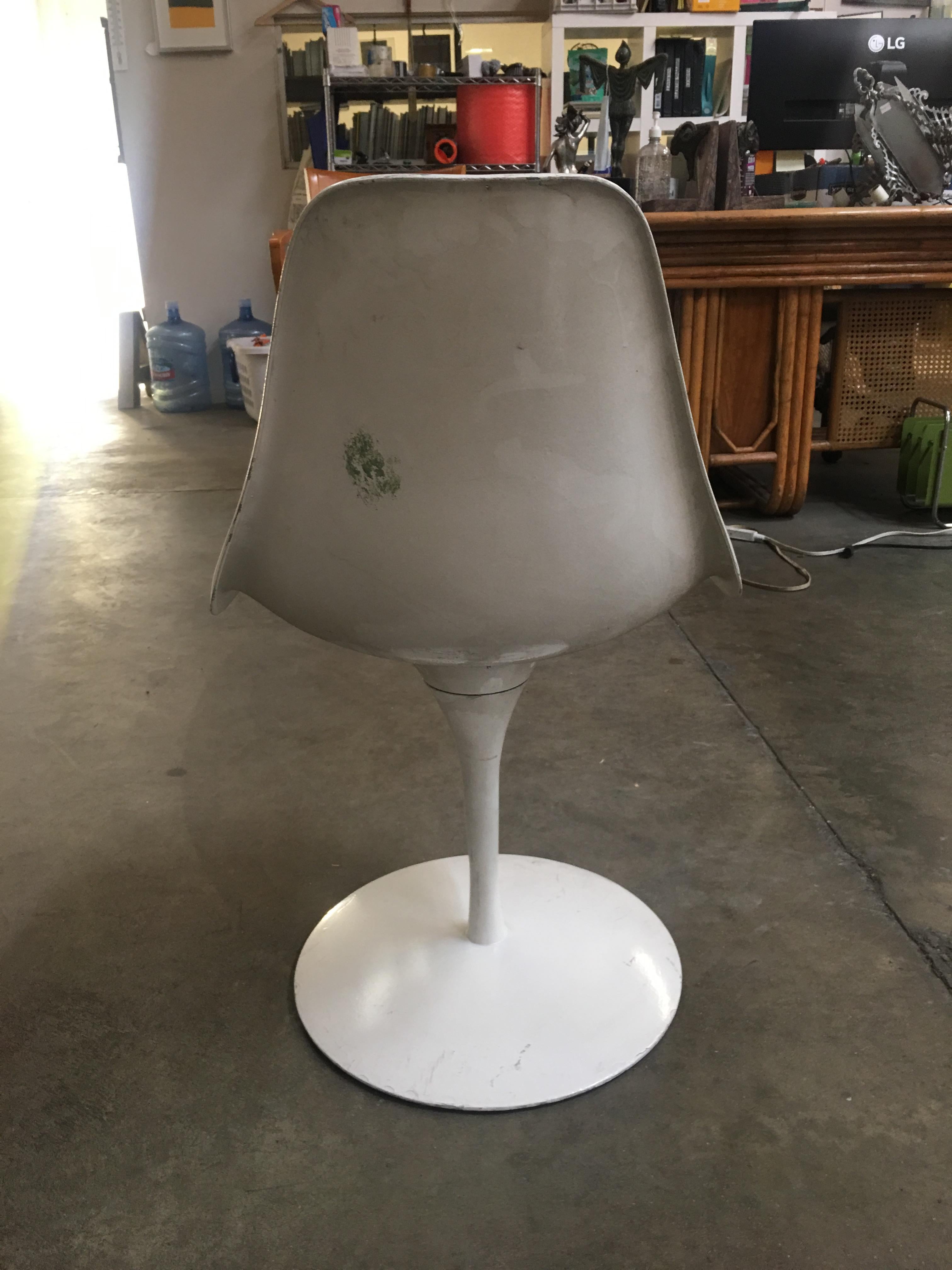 Burke Saarinen Style Tulip Chair, circa 1965 In Good Condition For Sale In Van Nuys, CA