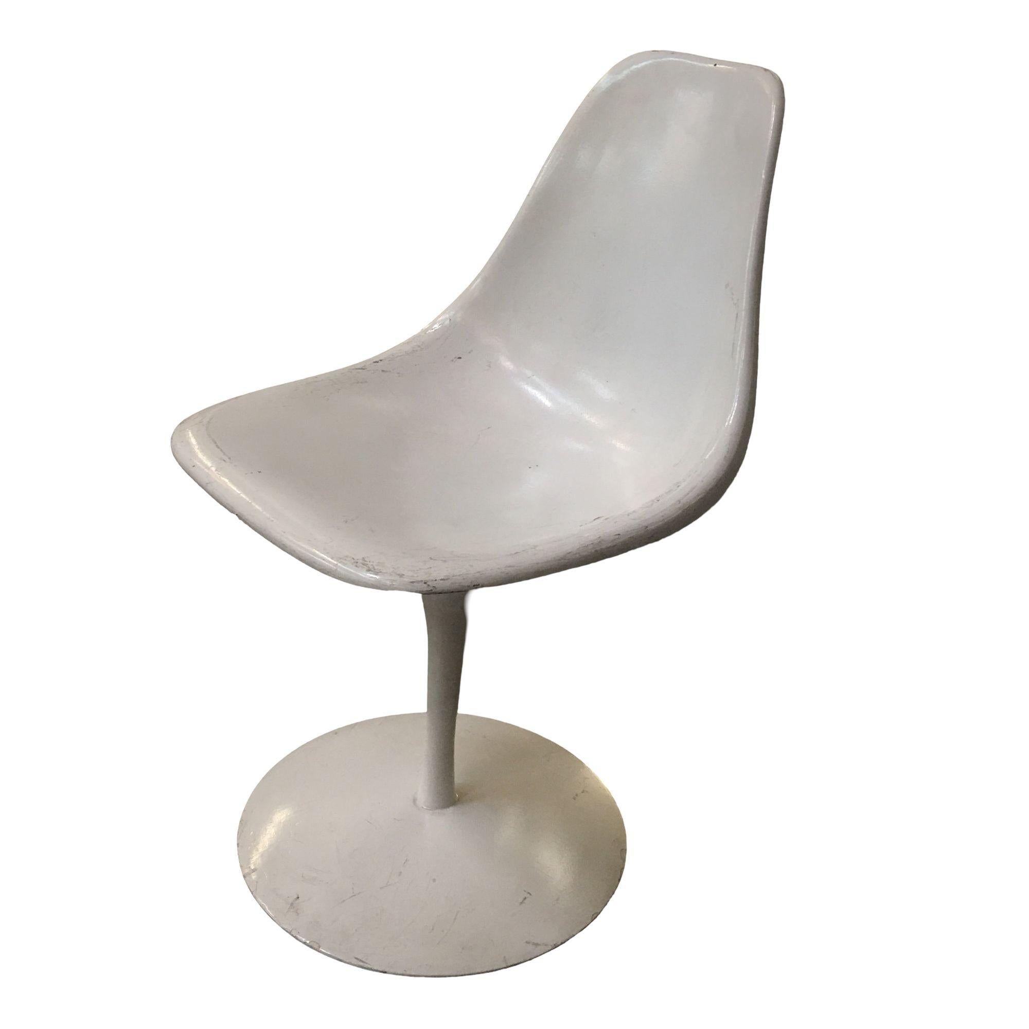 Burke Saarinen Style Tulip Chair, circa 1965 In Good Condition For Sale In Van Nuys, CA