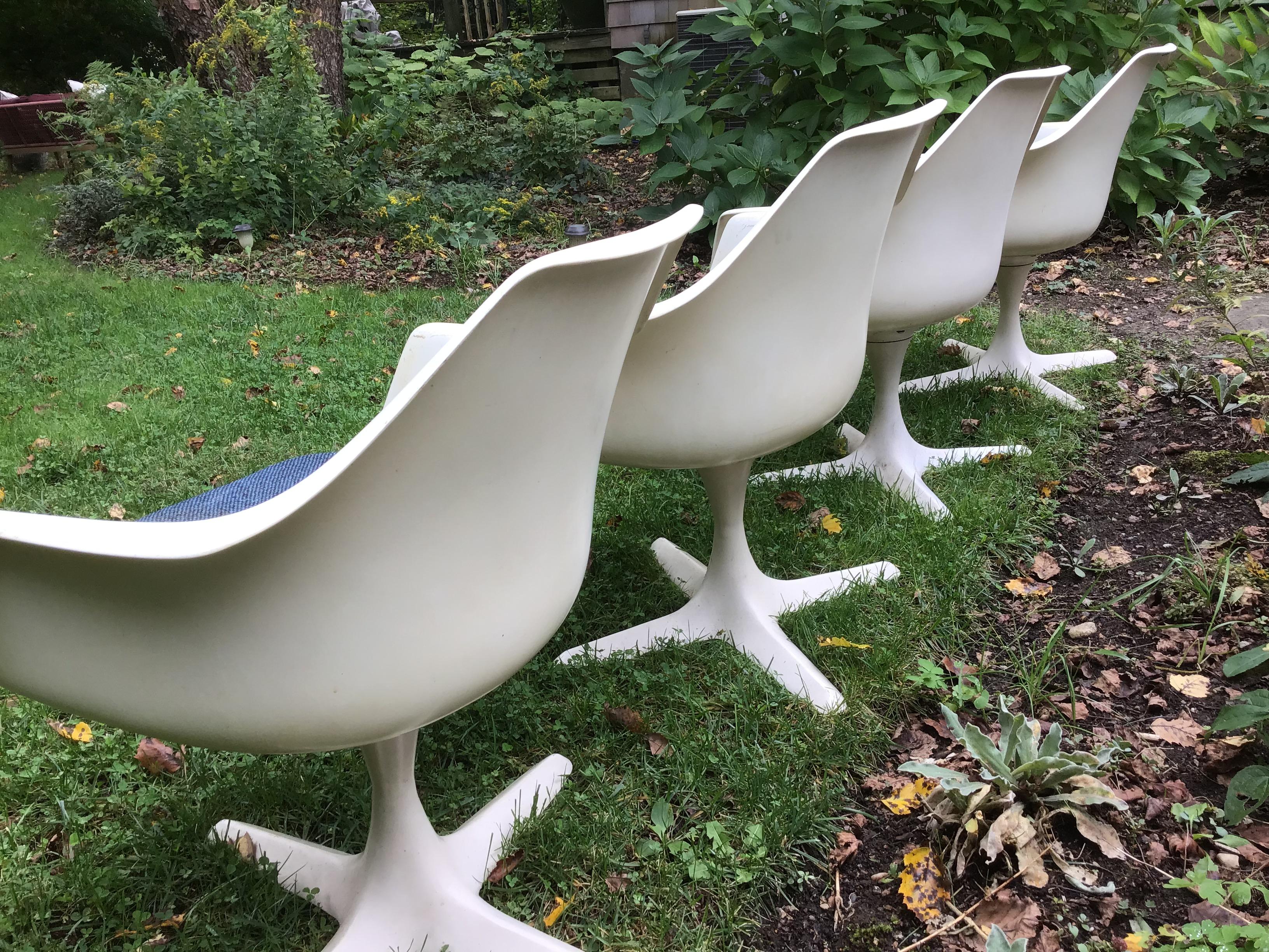 Burke tulip chairs, Burke armchairs, Mid century fiberglass armchairs,
Set of four, mid century dining chairs, vintage tulip chairs,

Chairs have lost their fiberglass shine, and there is wear on some arms and tops as shown in photos, seat cushions