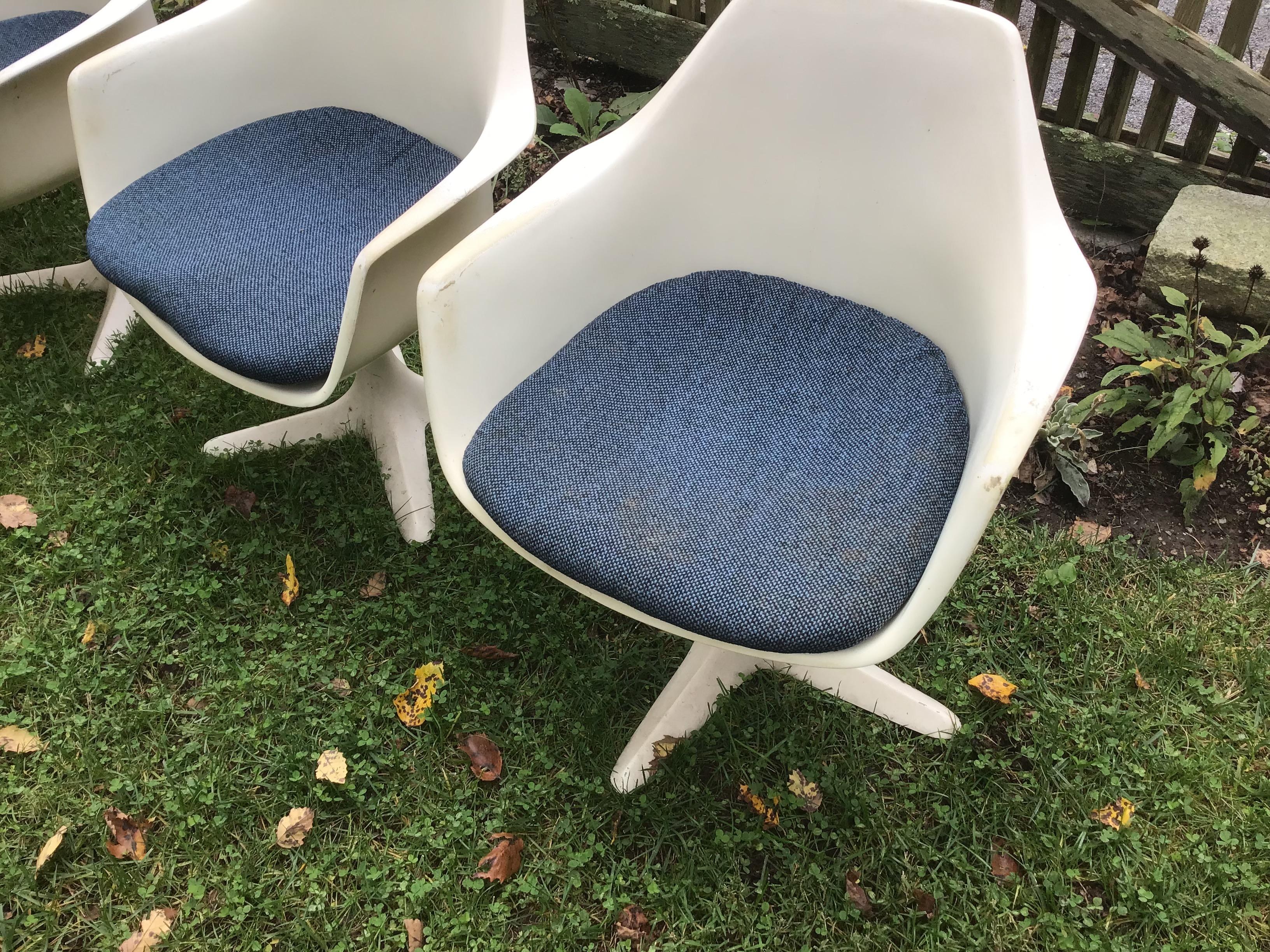 Burke Tulip Chairs, Mid Century Fiberglass Armchairs, Set of 4 Dining Chairs In Fair Condition In East Hampton, NY
