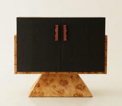 Armoire Savoye en loupe et frêne noirci par Alexis et Ginger