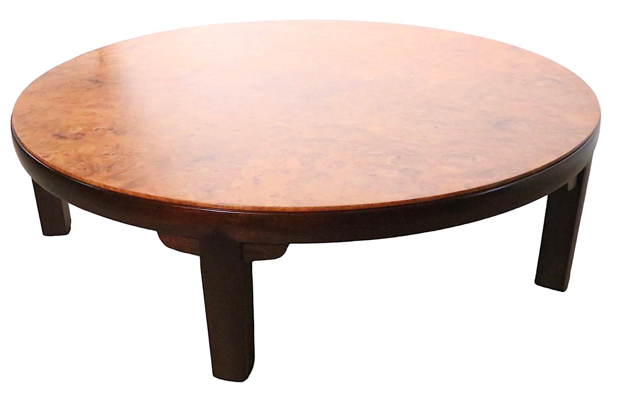 Rare midcentury coffee table, designed by Edward Wormley for Dunbar. The table features a stunning top of blonde carpathian burl, on a dark walnut base. The table has been newly professionally refinished, and is in spectacular condition.
Impressive