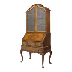 Bureau secrétaire en marqueterie de ronce et de noyer sculpté, à façade inclinée, vers 1900