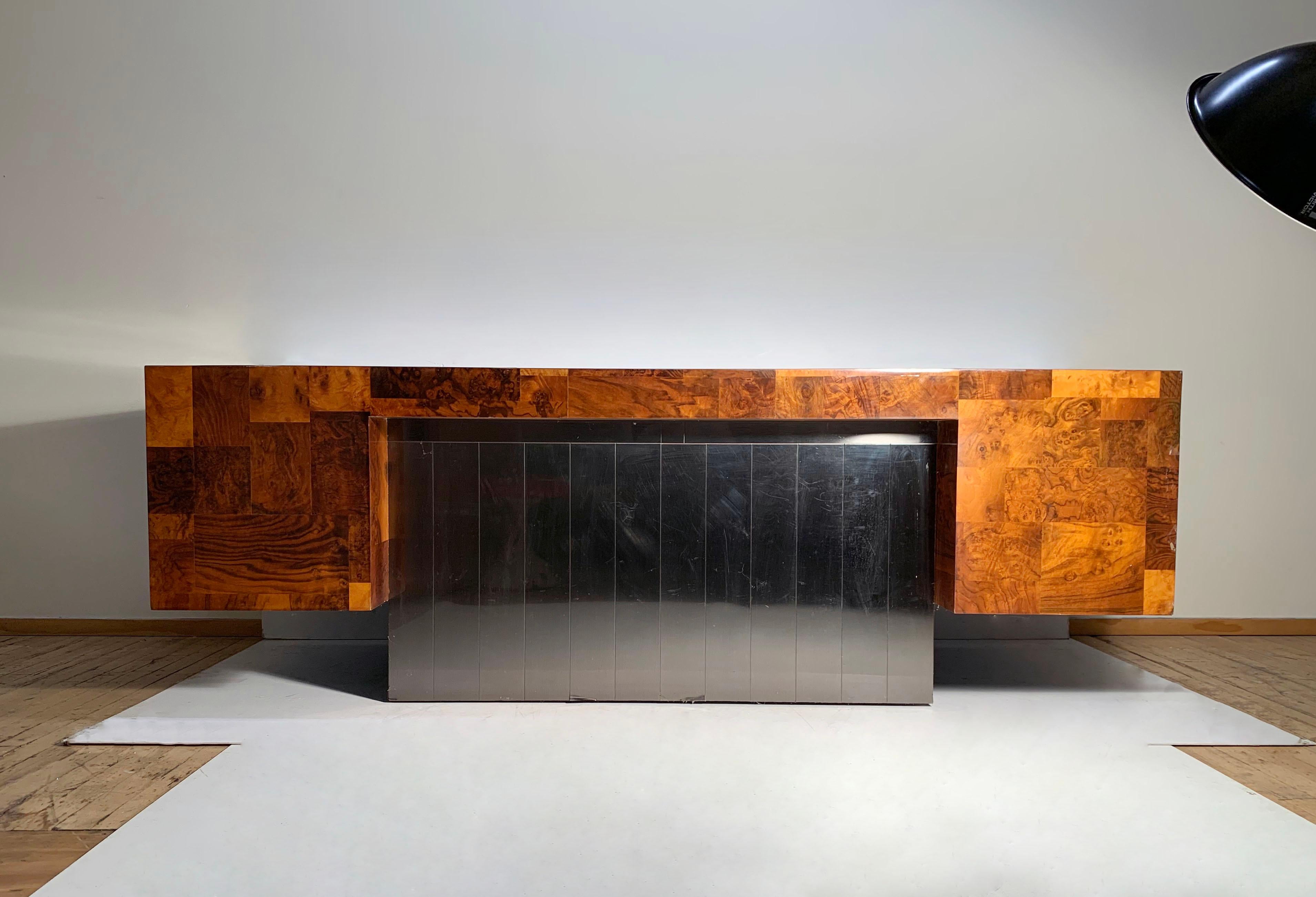 Burl Cityscape Executive Desk By Paul Evans In Good Condition For Sale In Chicago, IL