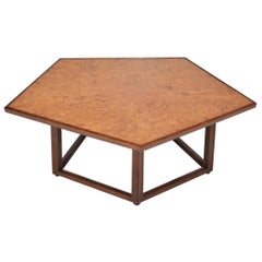 Table basse Pentagonale en broussin d'orme d'Edward Wormley pour Dunbar