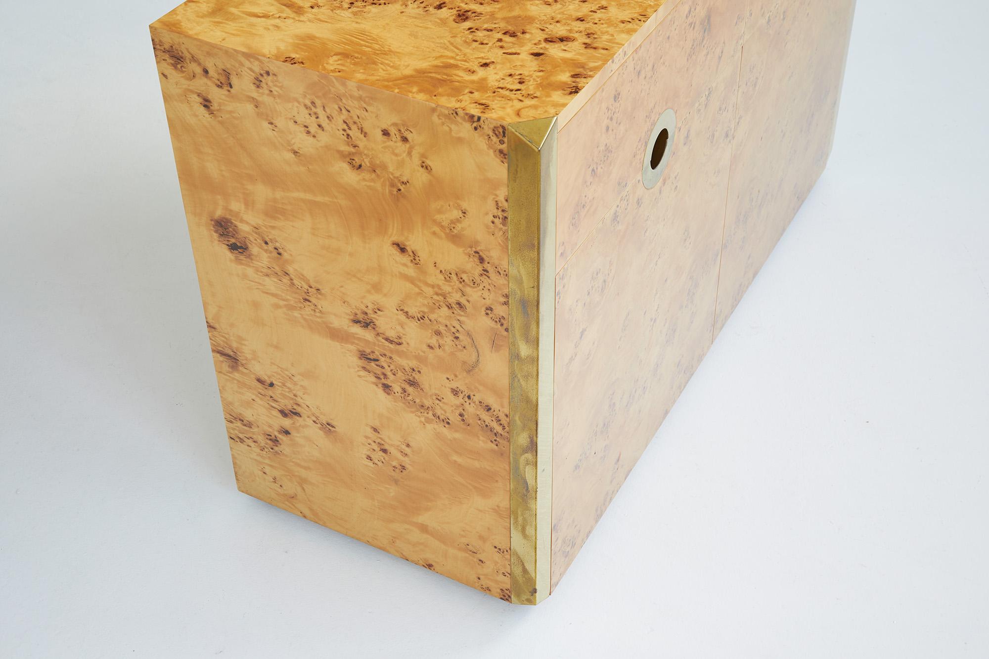 Burl elmwood and brass sideboard by Willy Rizzo, Ed.Mario Sabot 1970 For Sale 4