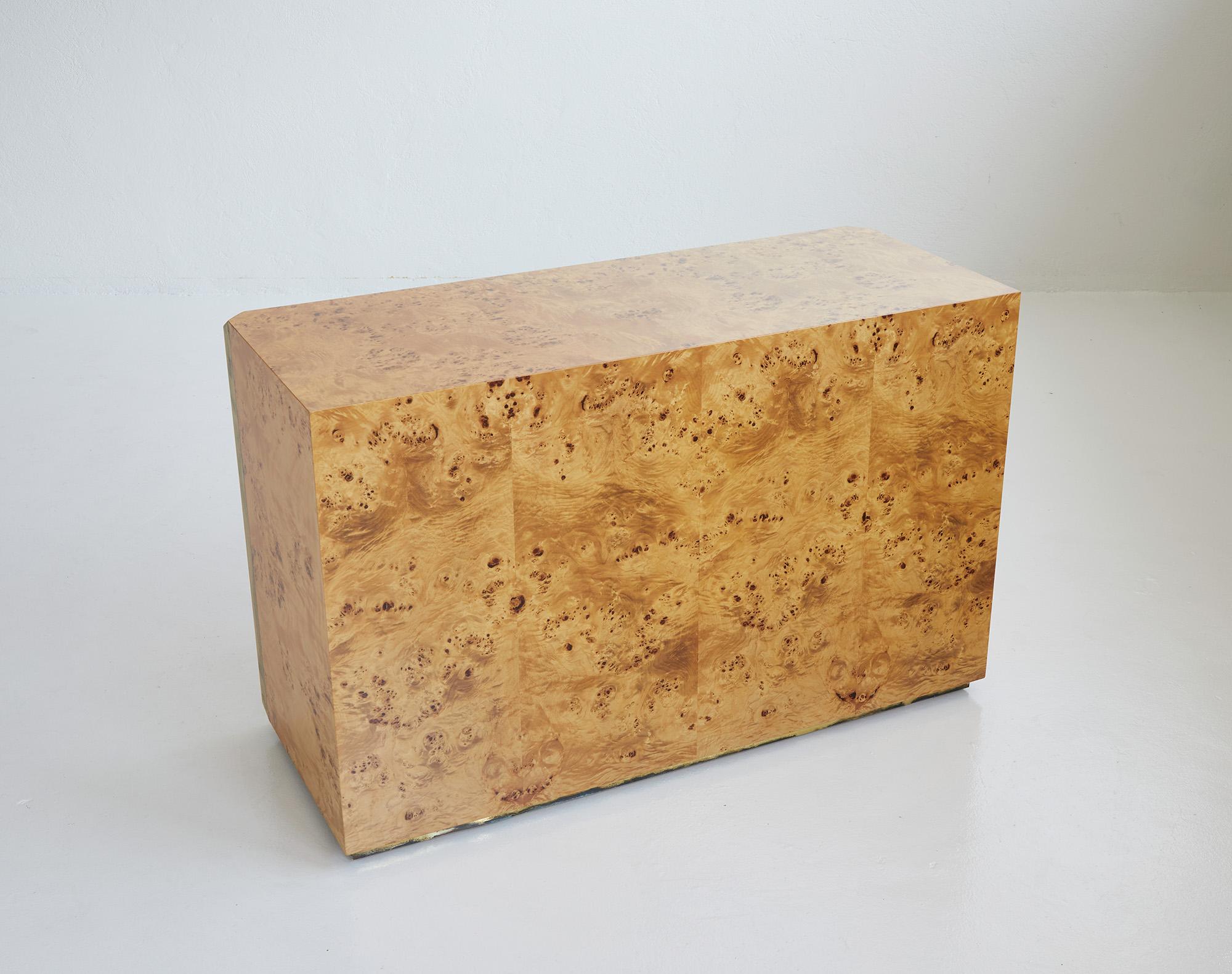 Italian Burl elmwood and brass sideboard by Willy Rizzo, Ed.Mario Sabot 1970 For Sale