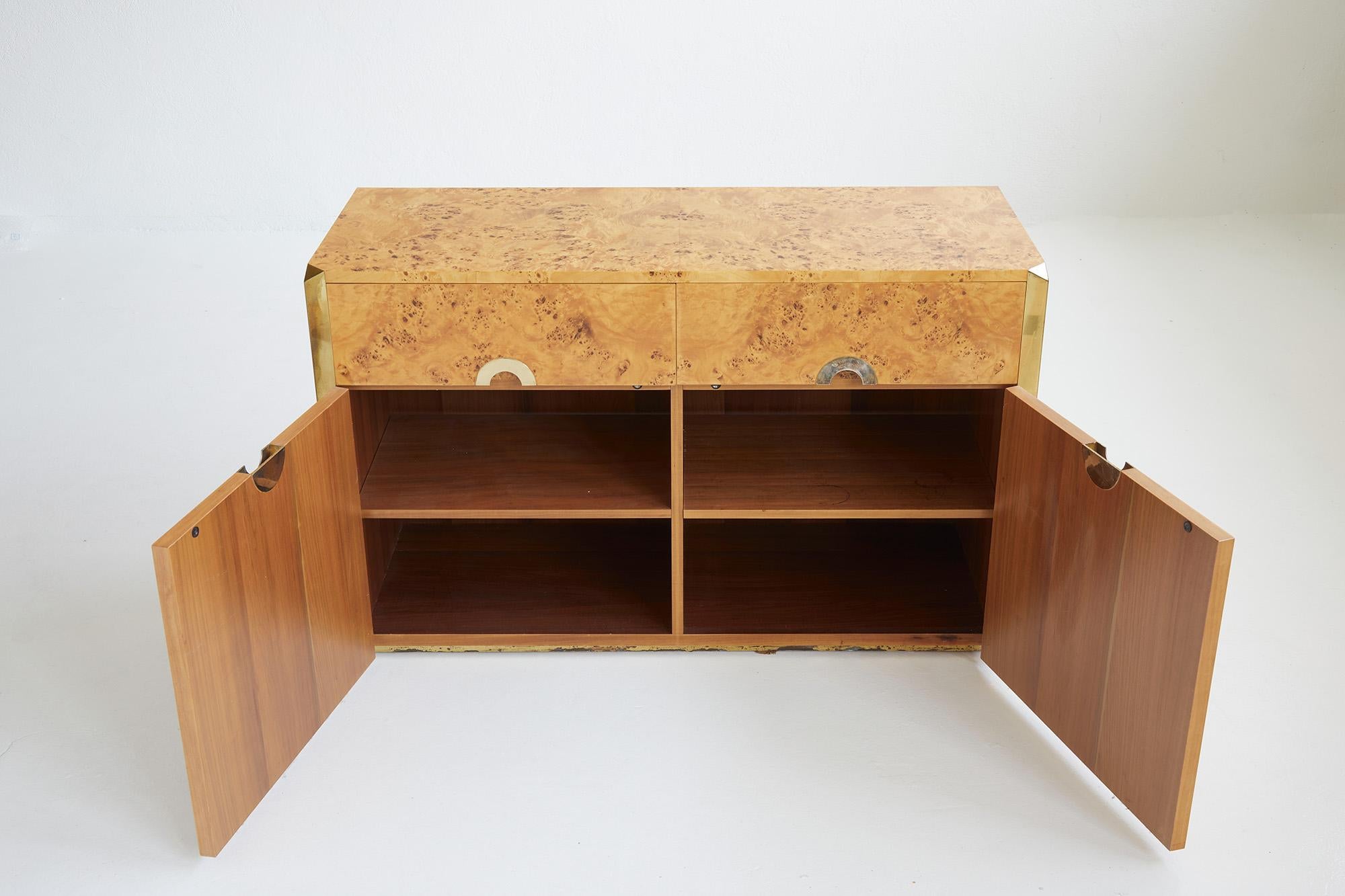 Burl elmwood and brass sideboard by Willy Rizzo, Ed.Mario Sabot 1970 For Sale 1