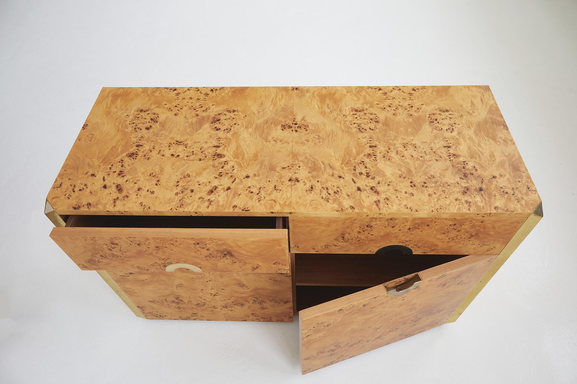 Burl elmwood and brass sideboard by Willy Rizzo, Ed.Mario Sabot 1970 For Sale 2