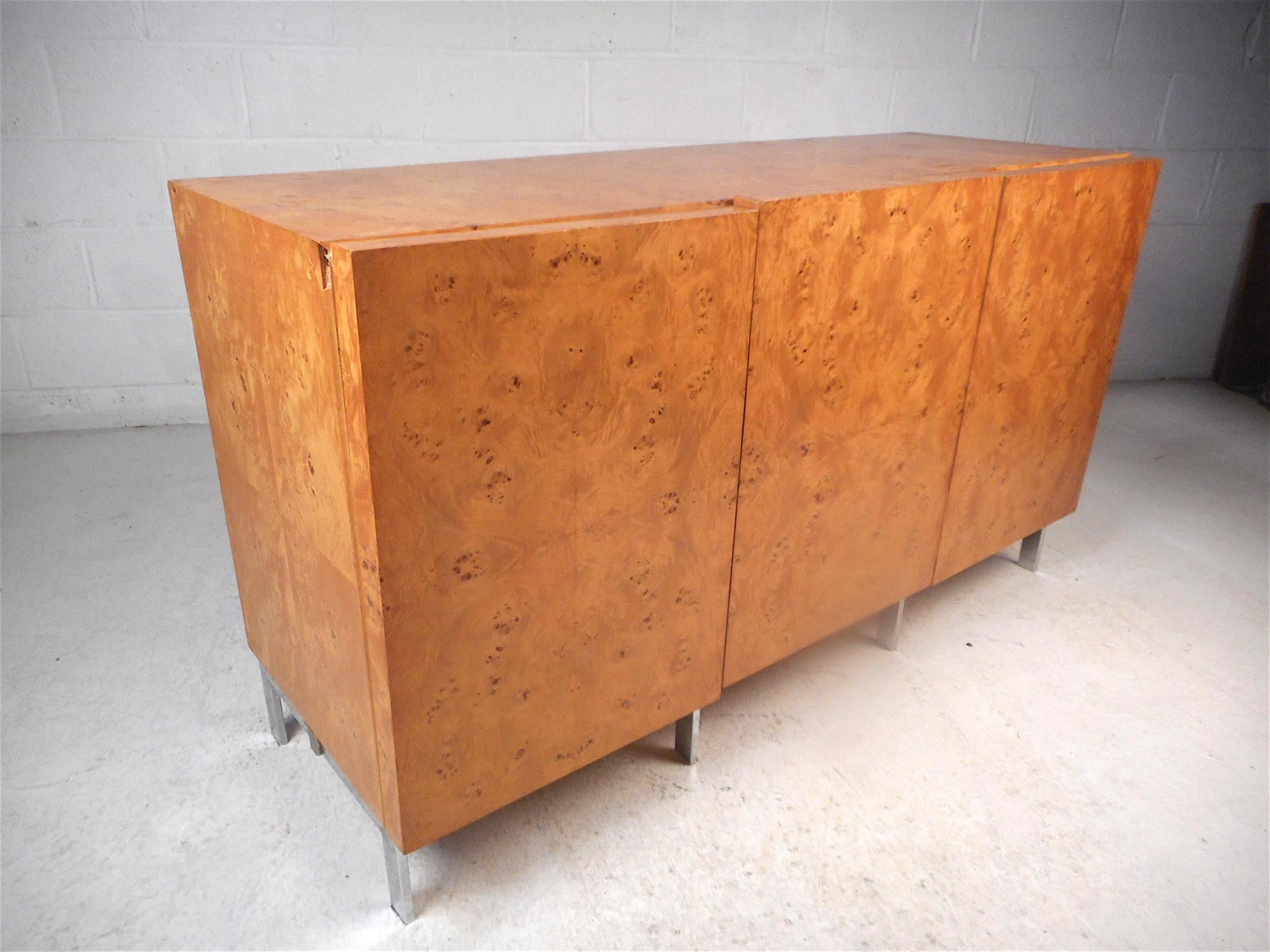 Burl Maple Credenza in the Style of Milo Baughman In Good Condition In Brooklyn, NY