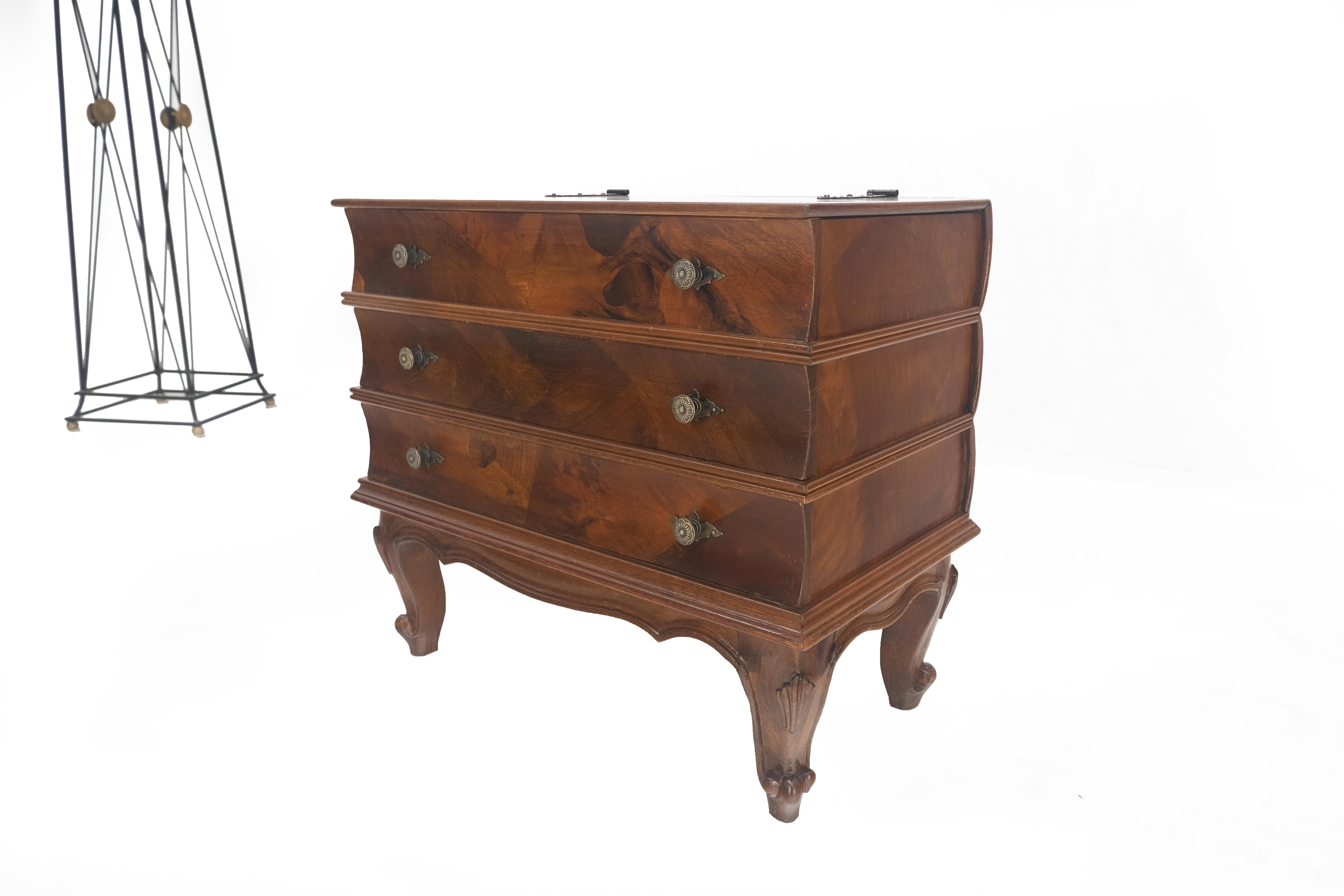 20ième siècle Table de chevet à deux tiroirs en bois de ronce d'olivier MINT en vente