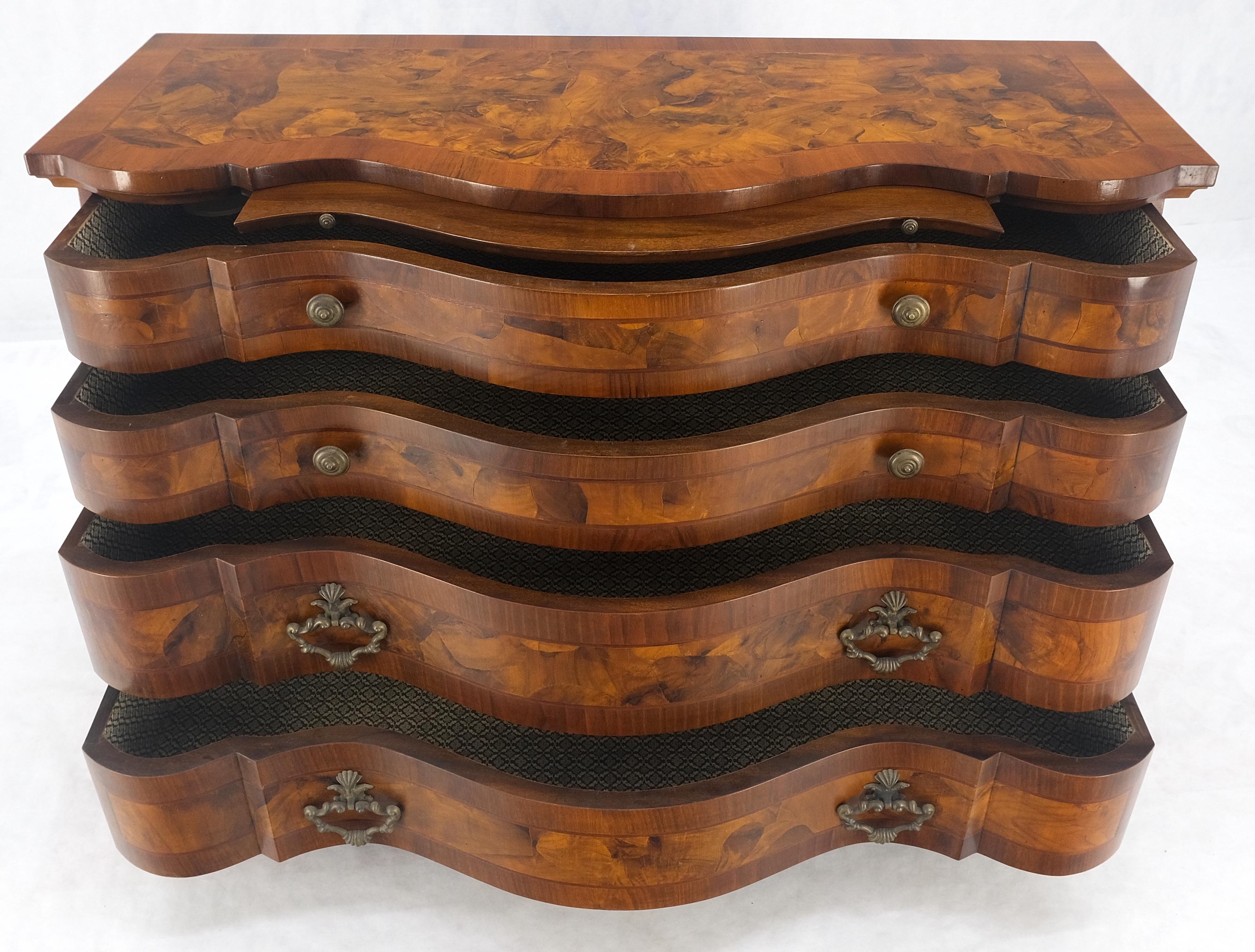 Trabajo de Chapa de Madera de Olivo Frente Serpentino Cómoda Arcón MINT en venta 3