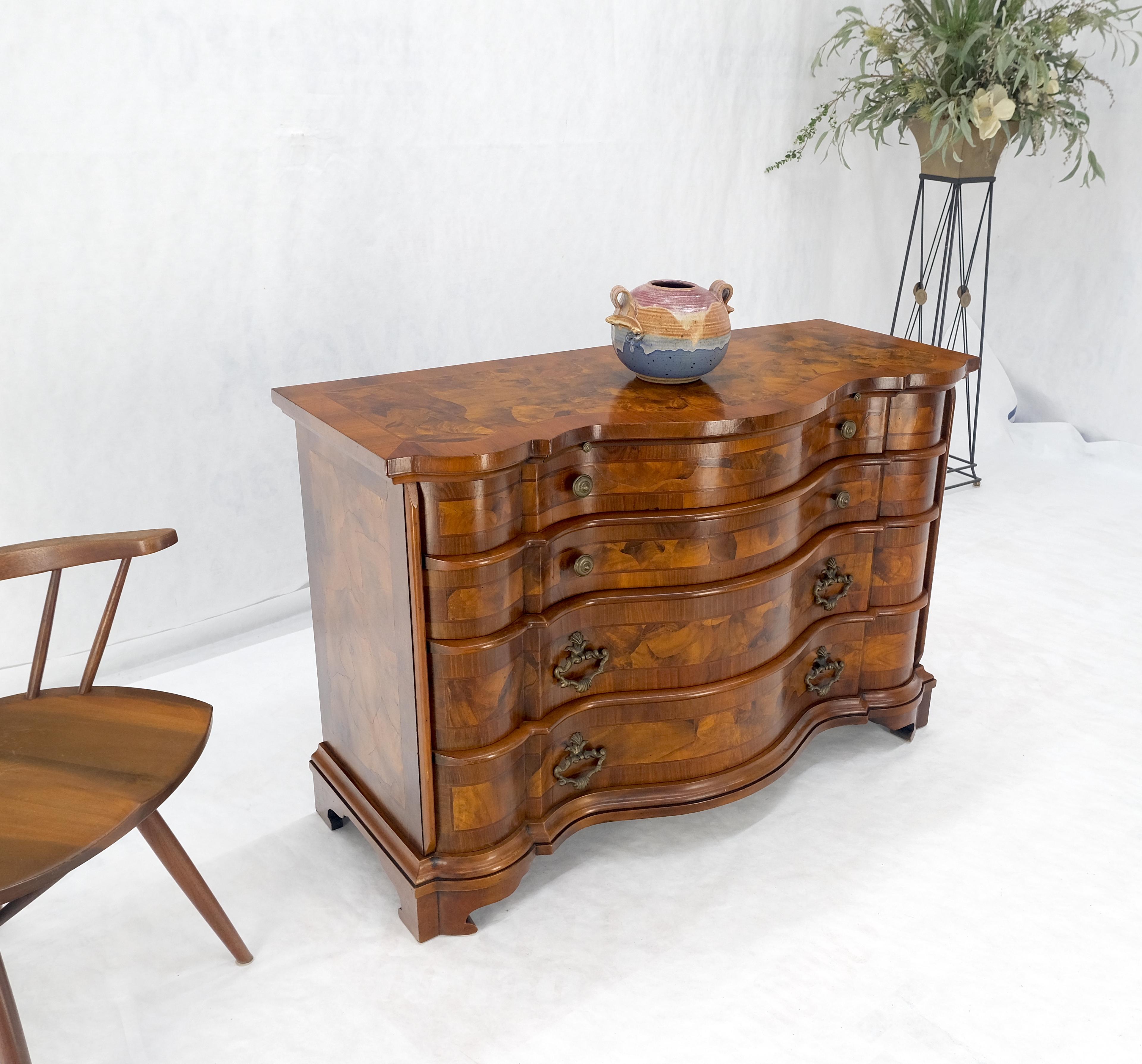 Trabajo de Chapa de Madera de Olivo Frente Serpentino Cómoda Arcón MINT en venta 5