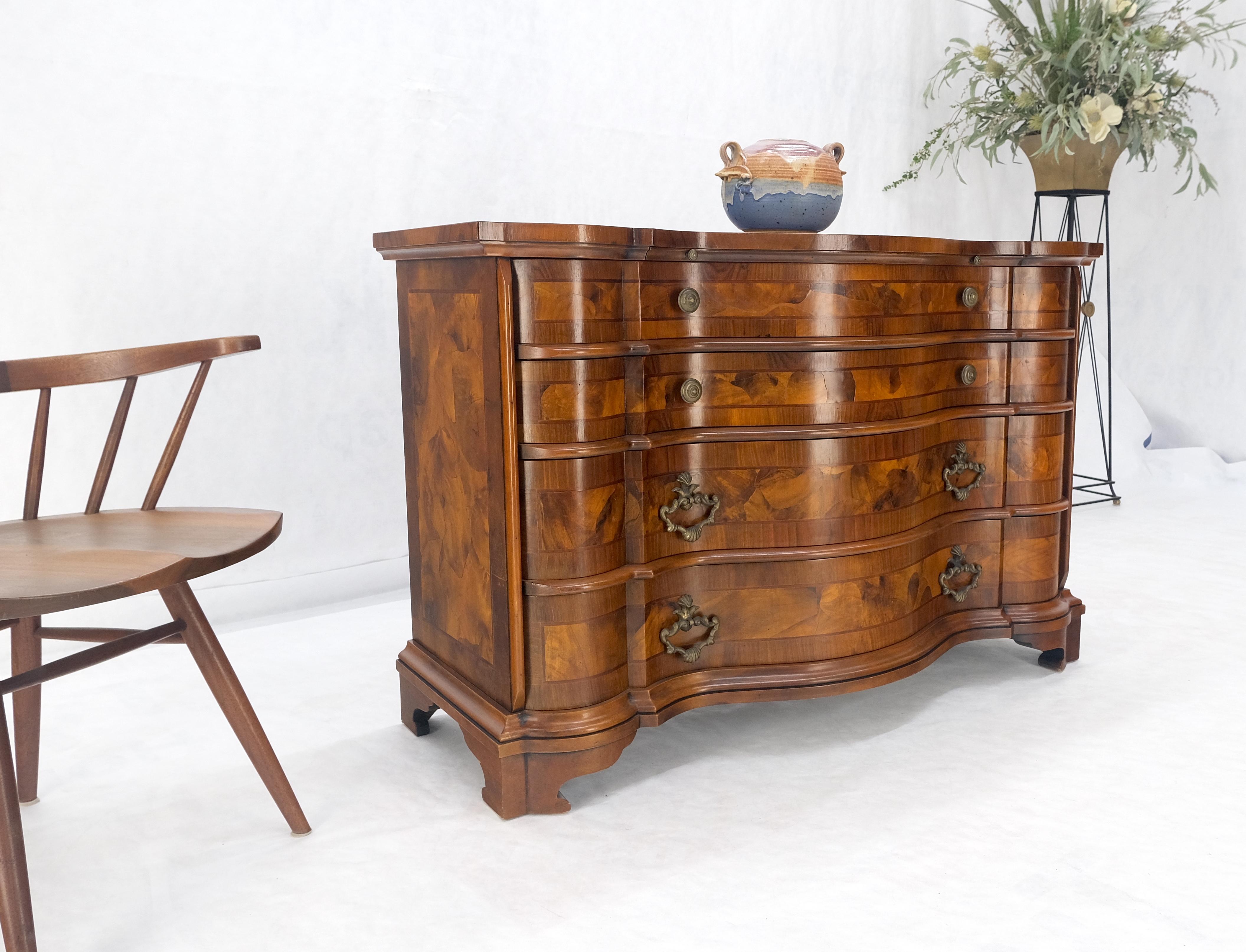 Trabajo de Chapa de Madera de Olivo Frente Serpentino Cómoda Arcón MINT en venta 6