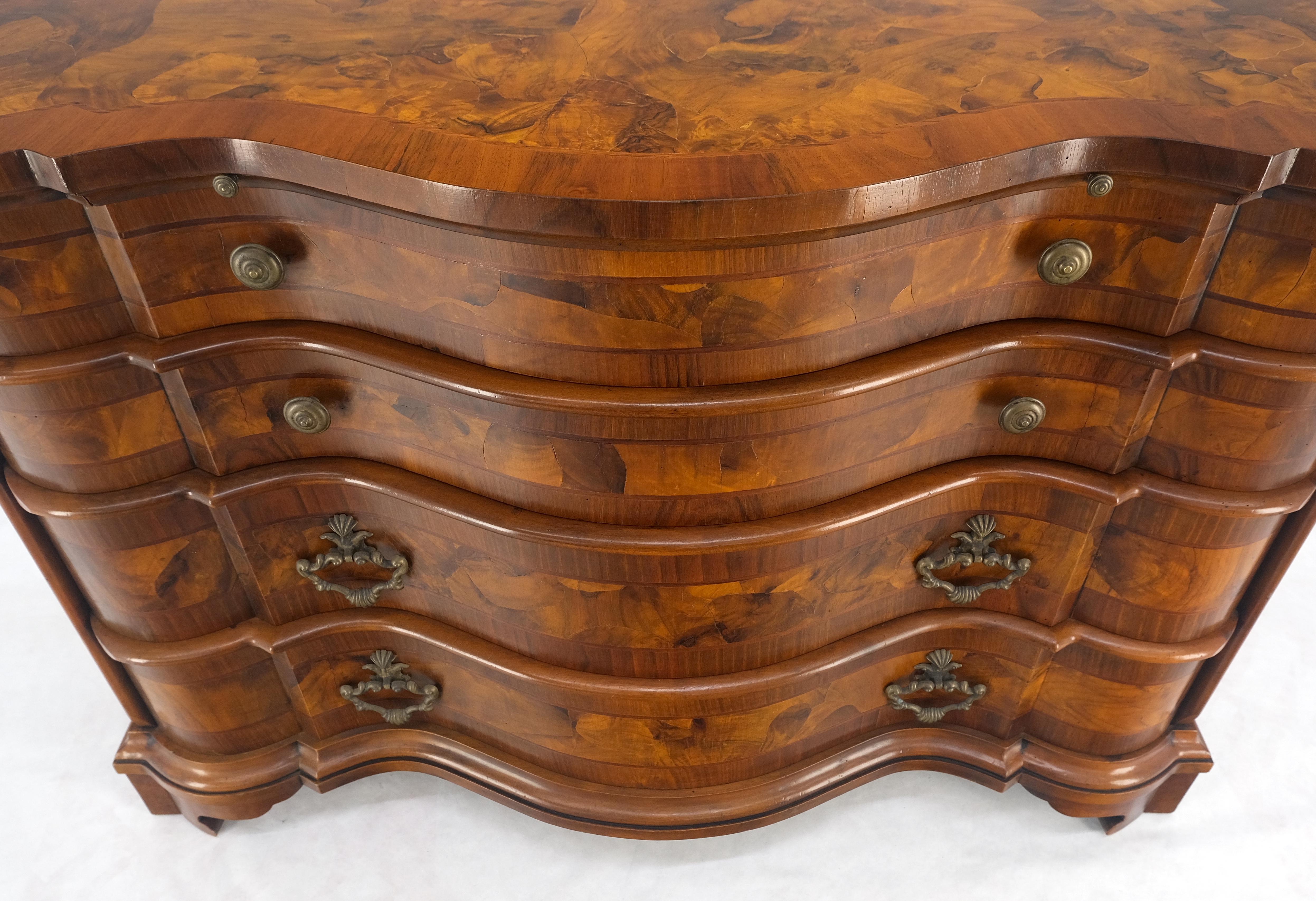 Trabajo de Chapa de Madera de Olivo Frente Serpentino Cómoda Arcón MINT en venta 8