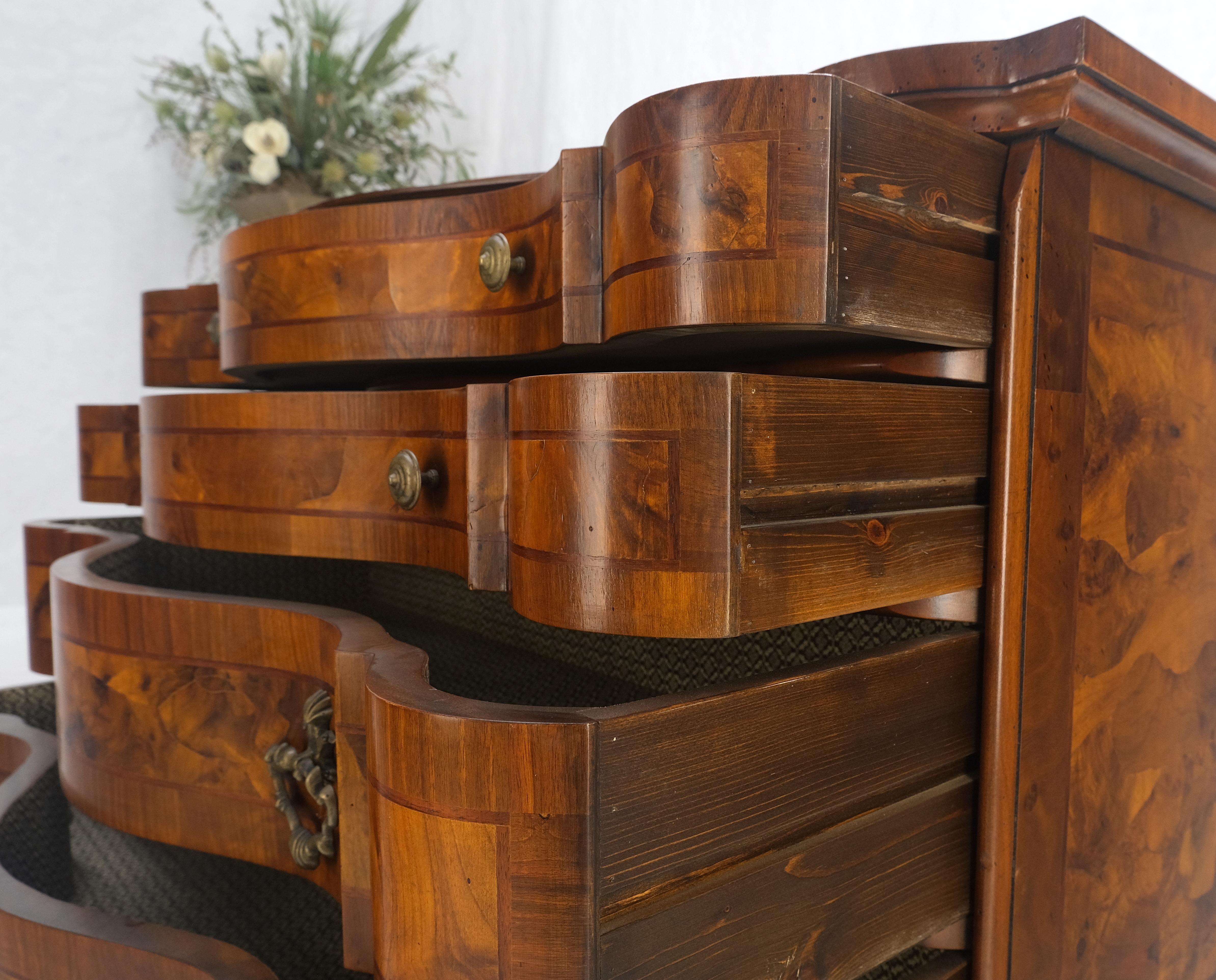 Trabajo de Chapa de Madera de Olivo Frente Serpentino Cómoda Arcón MINT en venta 2