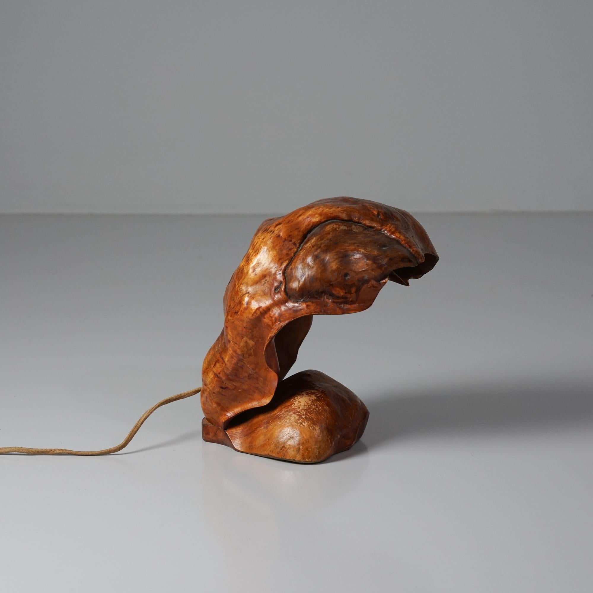 Scandinave moderne Lampe de table en loupe, Finlande, années 1950 en vente