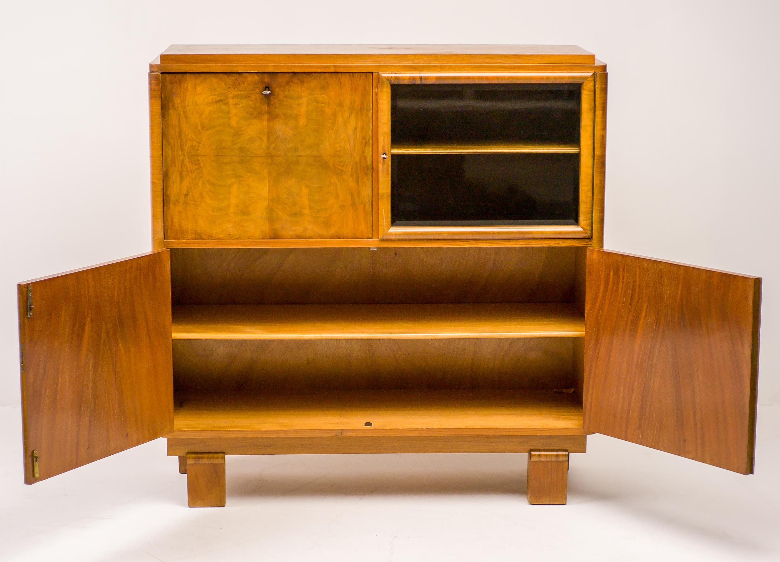 Period Dutch Art Deco secretary in wonderful burl walnut veneer in symmetrical pattern.
Cut-glass pane, drop front desk, ebony wood door handles.
Comes with three beautiful original keys.

Art Deco, a prominent design movement of the early 20th