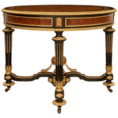 Mesa central de nogal burl, madera de frutal ebonizada, arce y ormolu