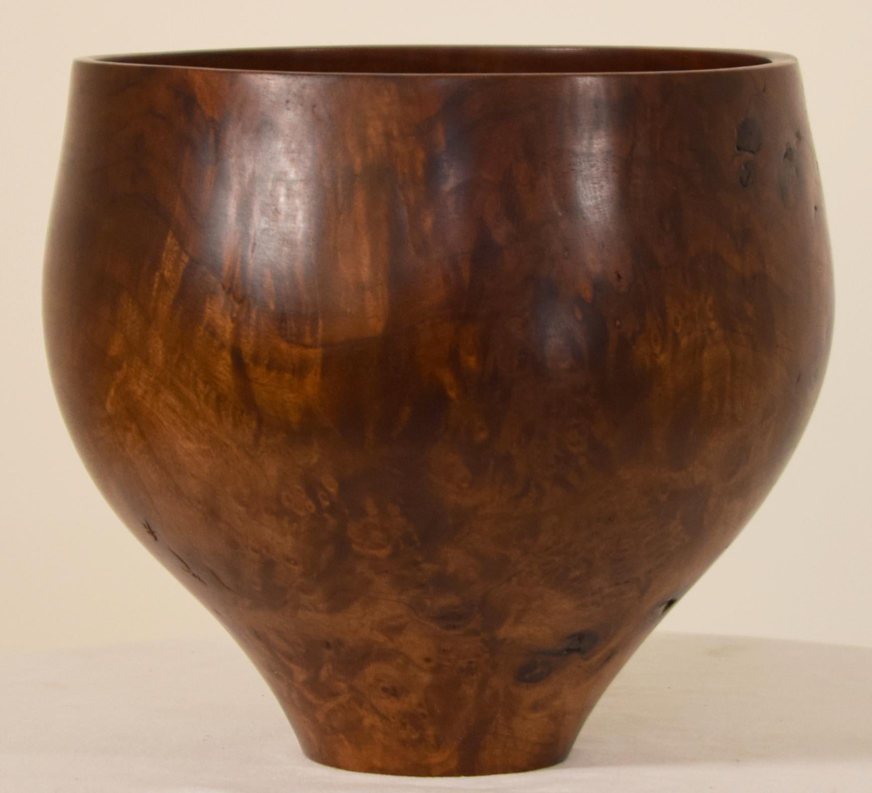 1984 an important American craftsman of the 20th century. A precision vessel hand-turned by master American craftsman and wood turner Rude Osolnik, 1985. Produced from a solid slab of old American black walnut burl. This is an exquisite sculpted