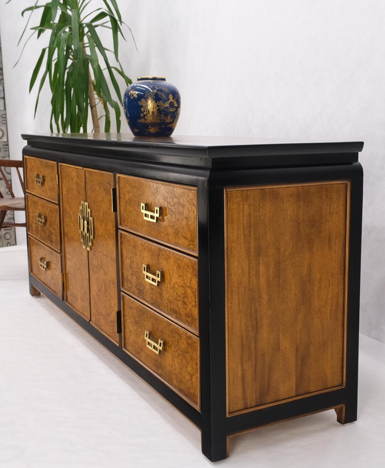 Burl Wood Black Ebonized Border 9 Drawers Long Dresser Credenza Brass Pulls Mint In Good Condition For Sale In Rockaway, NJ