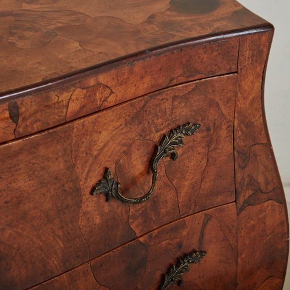 Burl Wood Bombe Chest of Drawers, Italy 1960s In Good Condition For Sale In Chicago, IL