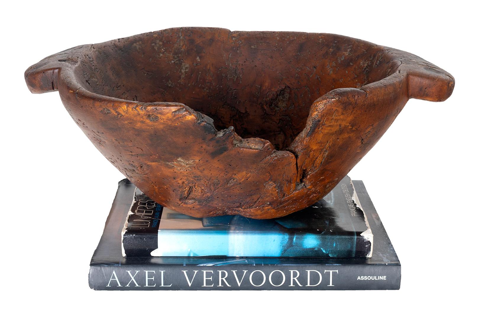 The Brendan Bass Estate Collection pays homage to the beauty of vintage and antique 
pieces, each artfully concealing endless stories collected through the generations in which they existed.  As an extension of Brendan Bass’s Le Monde collection,