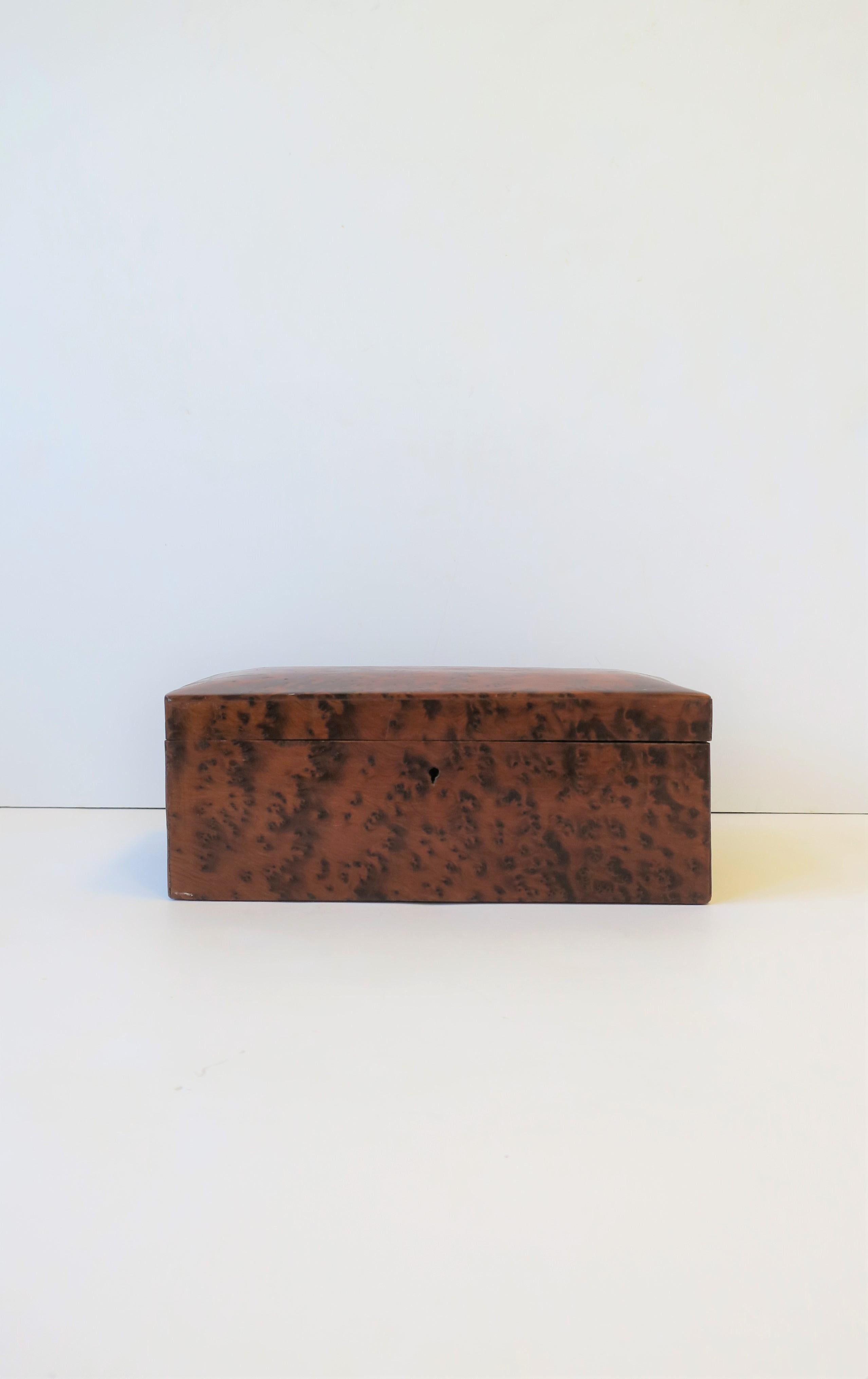 A beautiful Minimalist or organic modern rich burl wood vanity or desk box, circa 20th century. A great box for many different items including jewelry (as demonstrated.) 

Measurements include: 3.78